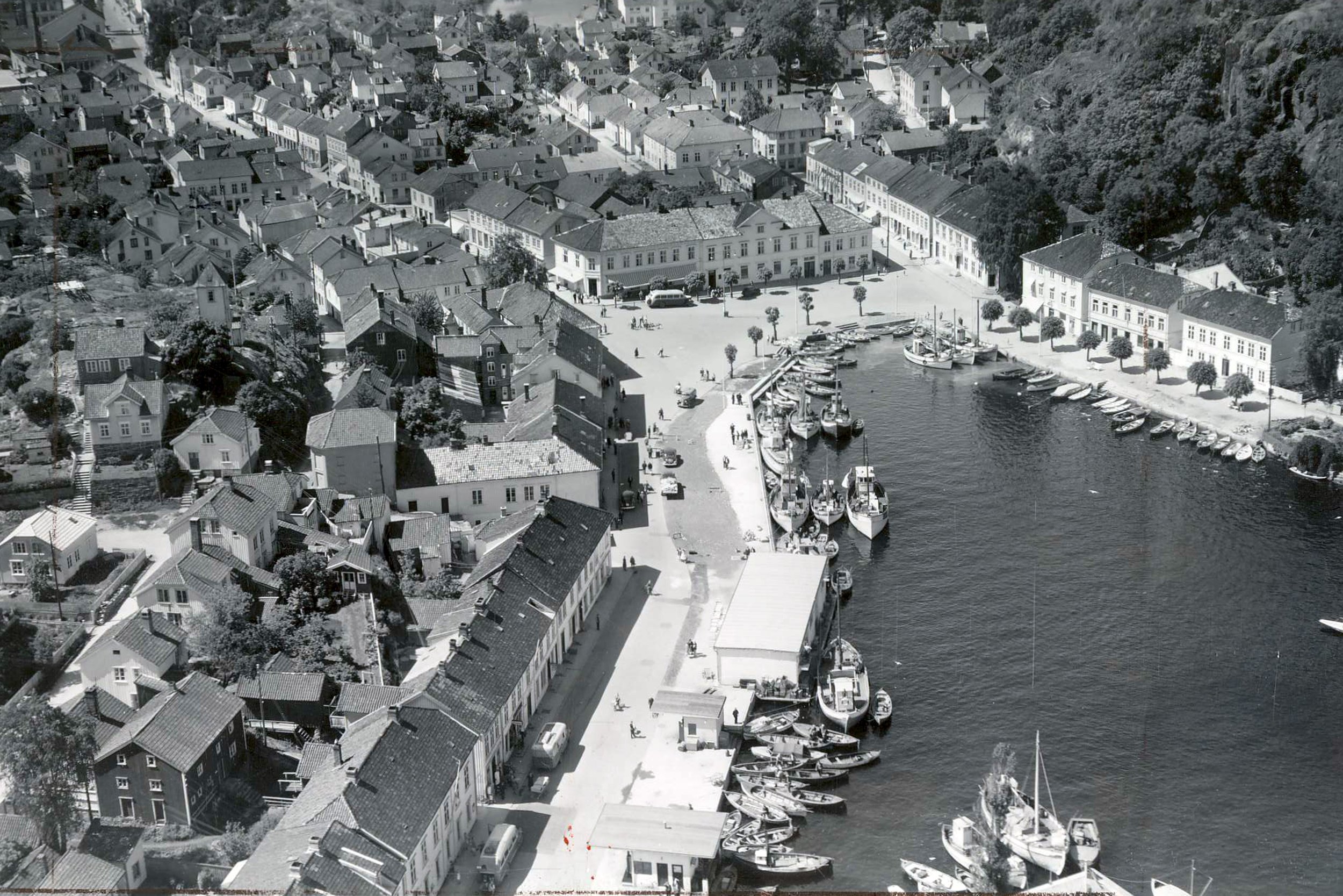 Flybilder fra Risør, tatt i perioden 1940- til 1960-årene