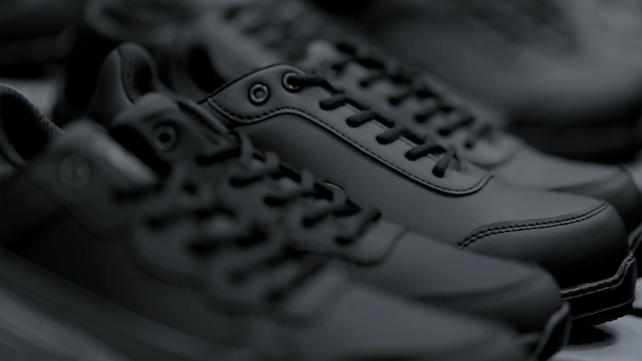 Comfort in every step. Confidence in every shift. Ergonomic design, supportive cushioning and carefully considered materials help keep wearers comfortable from the start of the shift to the finish.