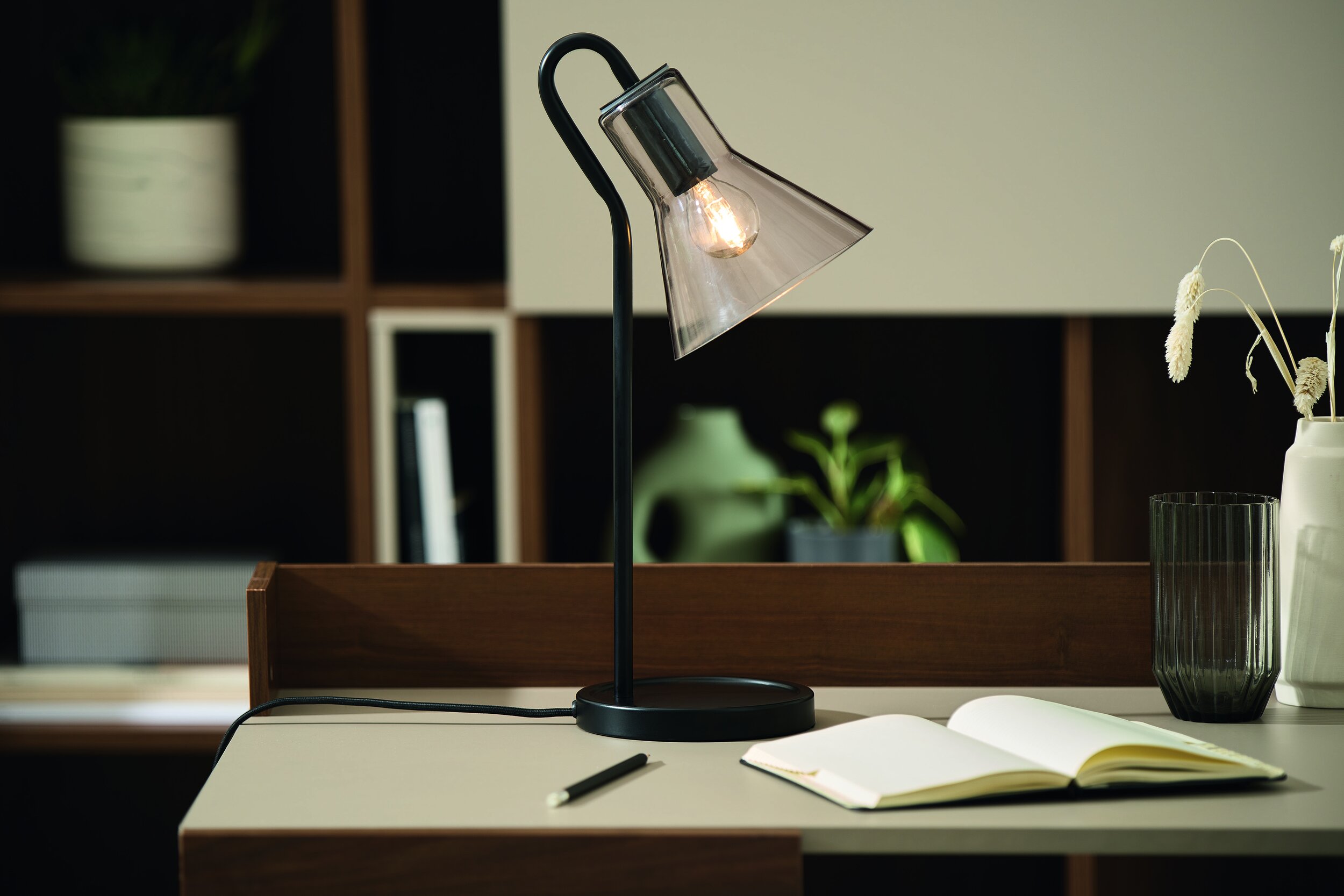 TLPLEN002BLK-UK_Lens-Table-Light-Black-Smoke-Glass_LB02_LS_PR.jpg