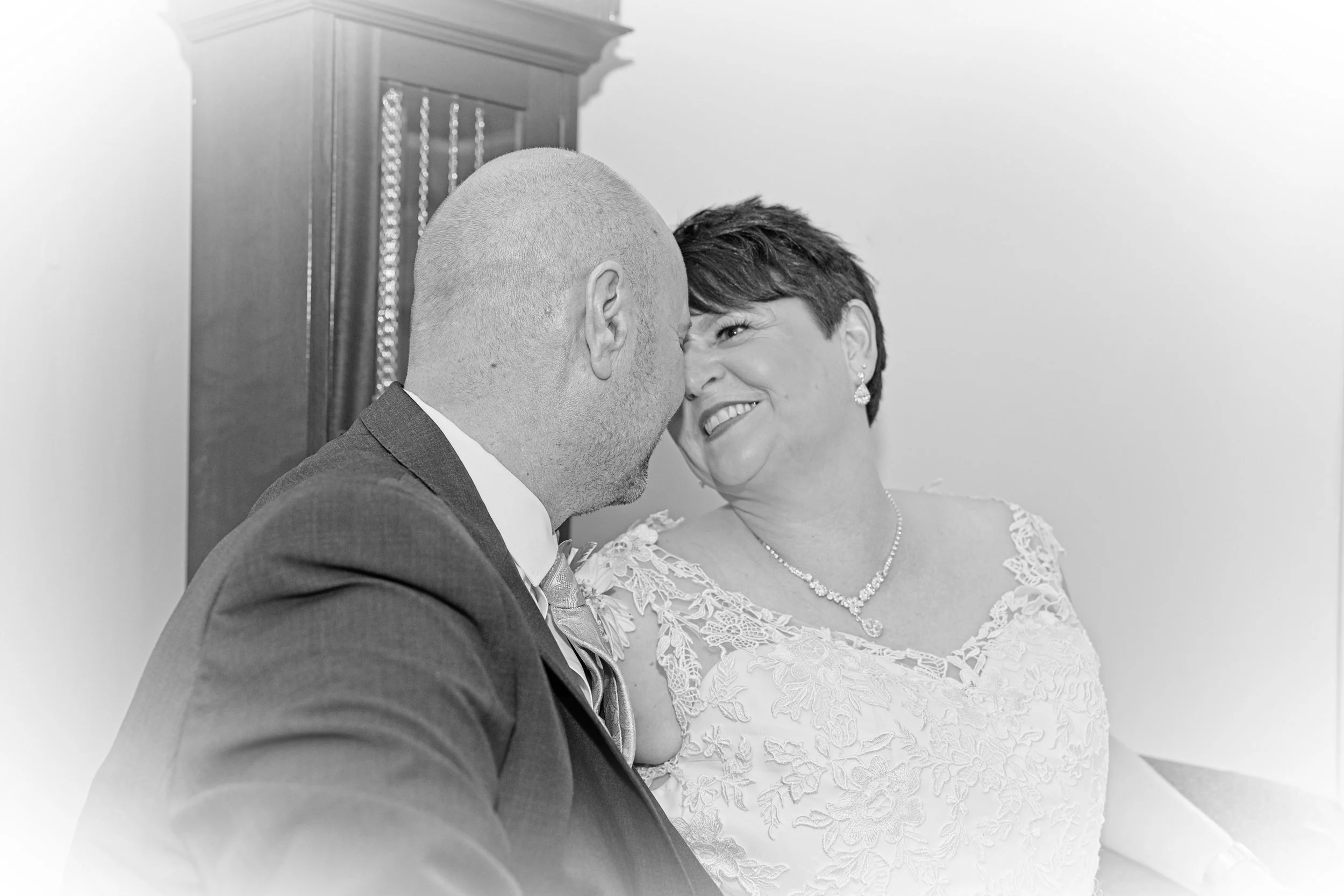 Capturing Love and Elegance: A Warwick House Wedding Photography Blog