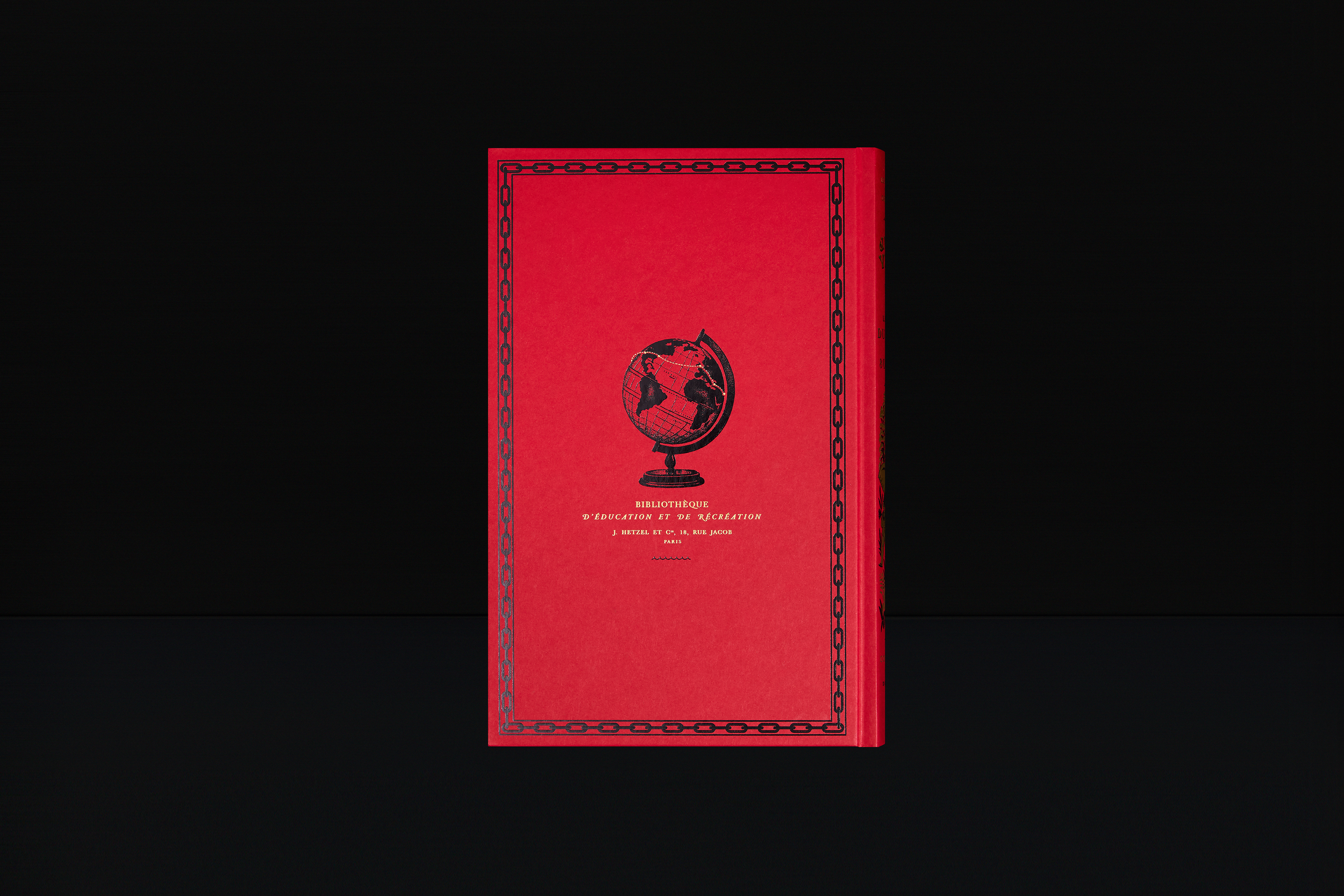 Illustration globe terrestre en gravure sur quatrieme de couverture livre rouge Hetzel Jules Verne