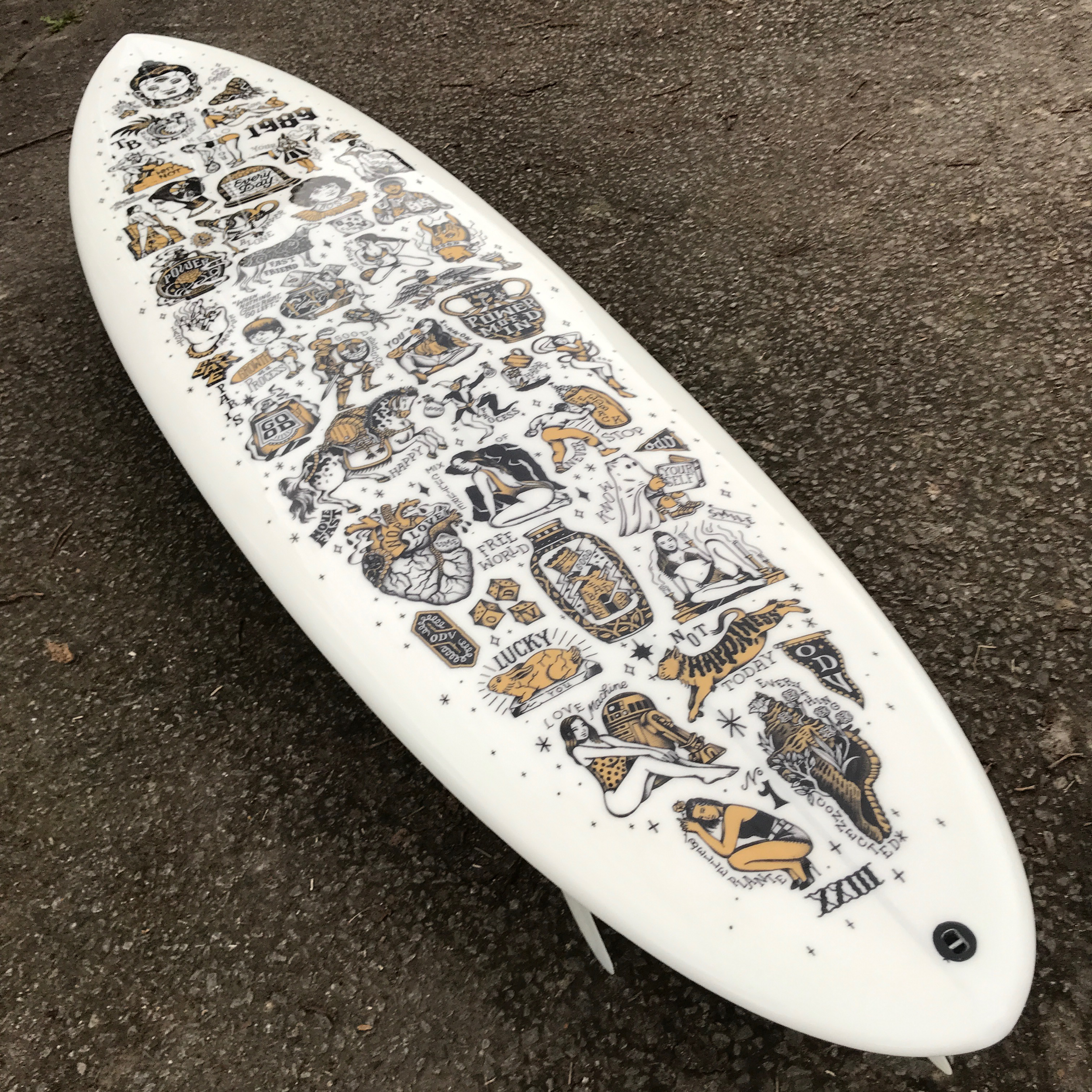 surf-tattoo-shane-hello-vintage-old-school.webp