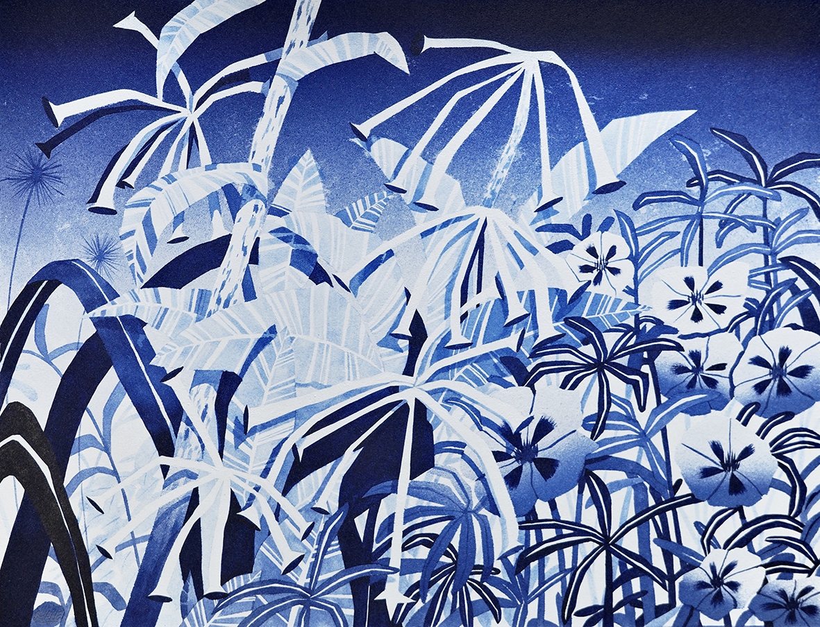 Peinture botanique contemporaine de Shane Hello déclinée dans un camaïeu de bleu cobalt et blanc, évoquant une estampe ou un cyanotype. L'illustration représente une jungle dense composée de feuilles tropicales stylisées, de fleurs en forme de trompe