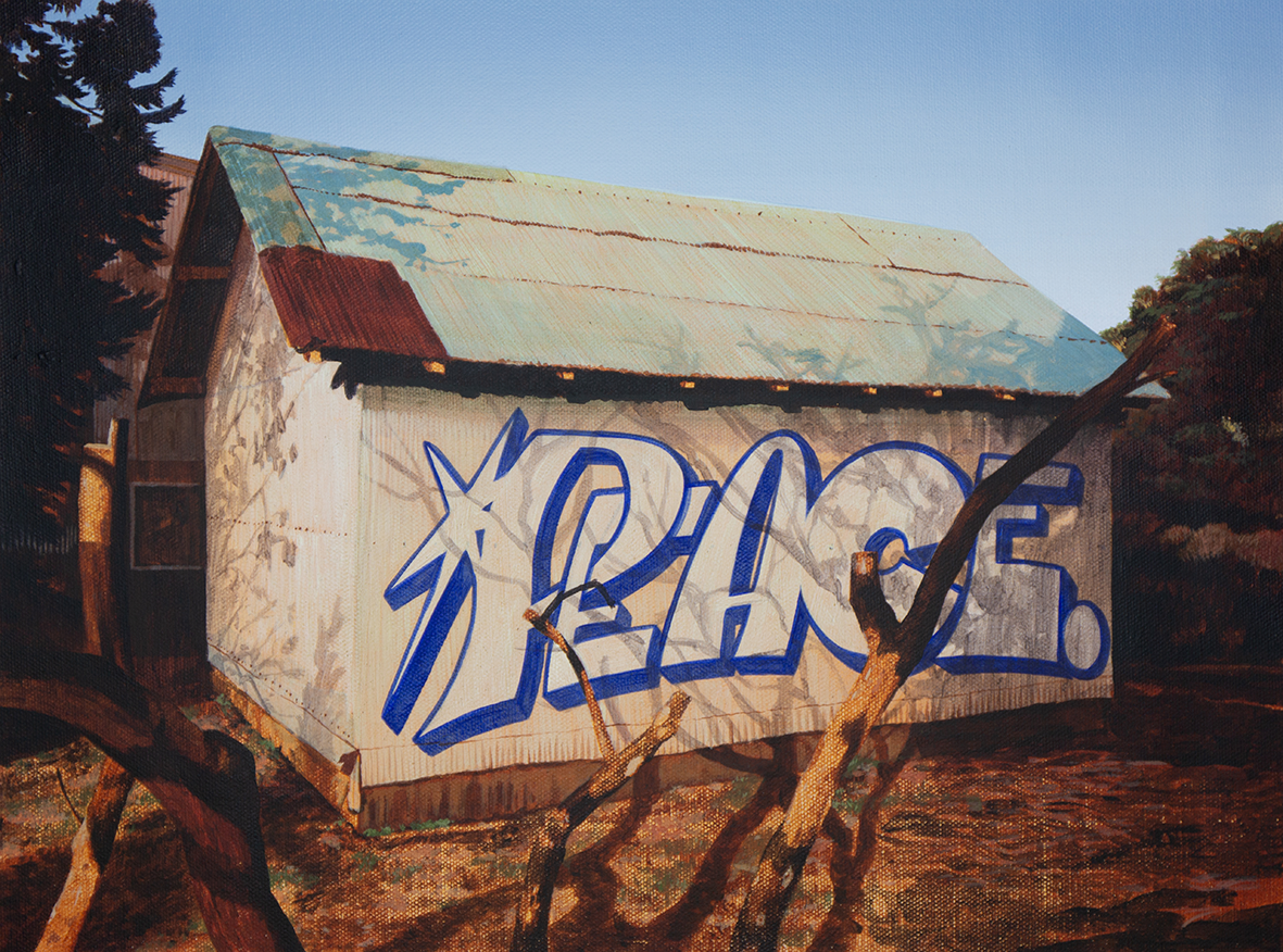 Peinture sur canvas de l'artiste Shane hello représentant une cabane en bois aux murs blancs ornée d'un graffiti bleu « PEACE » sous une lumière rasante de fin de journée.