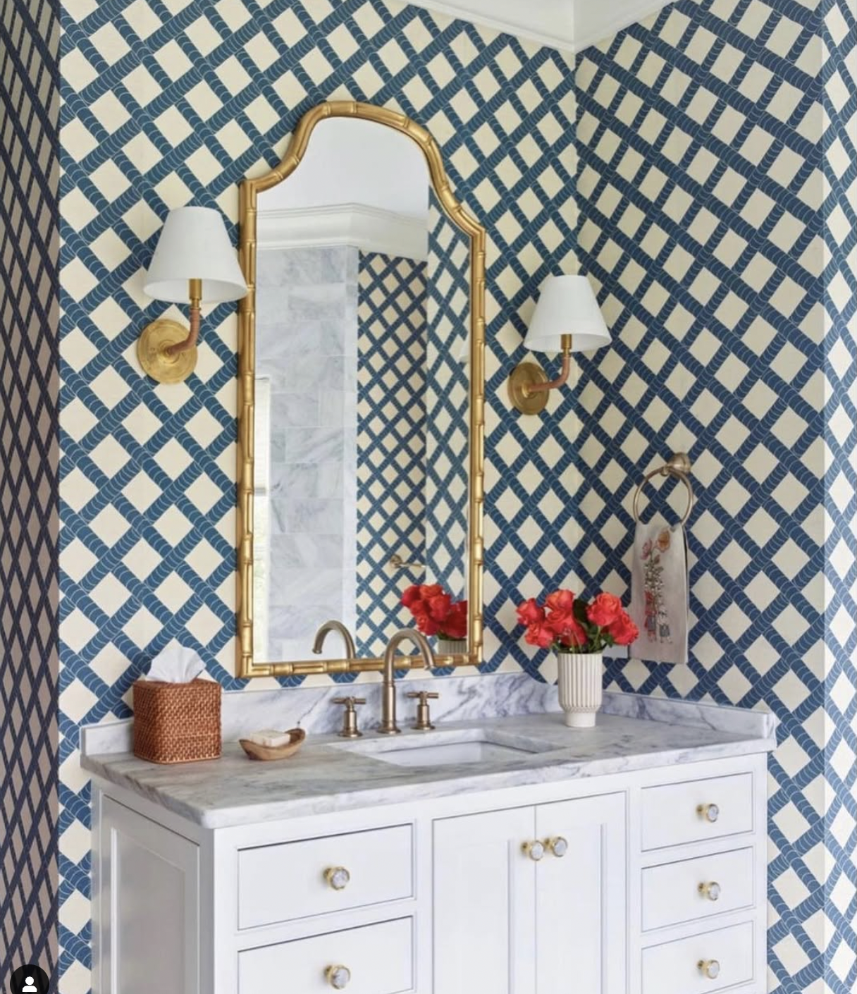 hoh-wallpaper-park-navy-bathroom.png