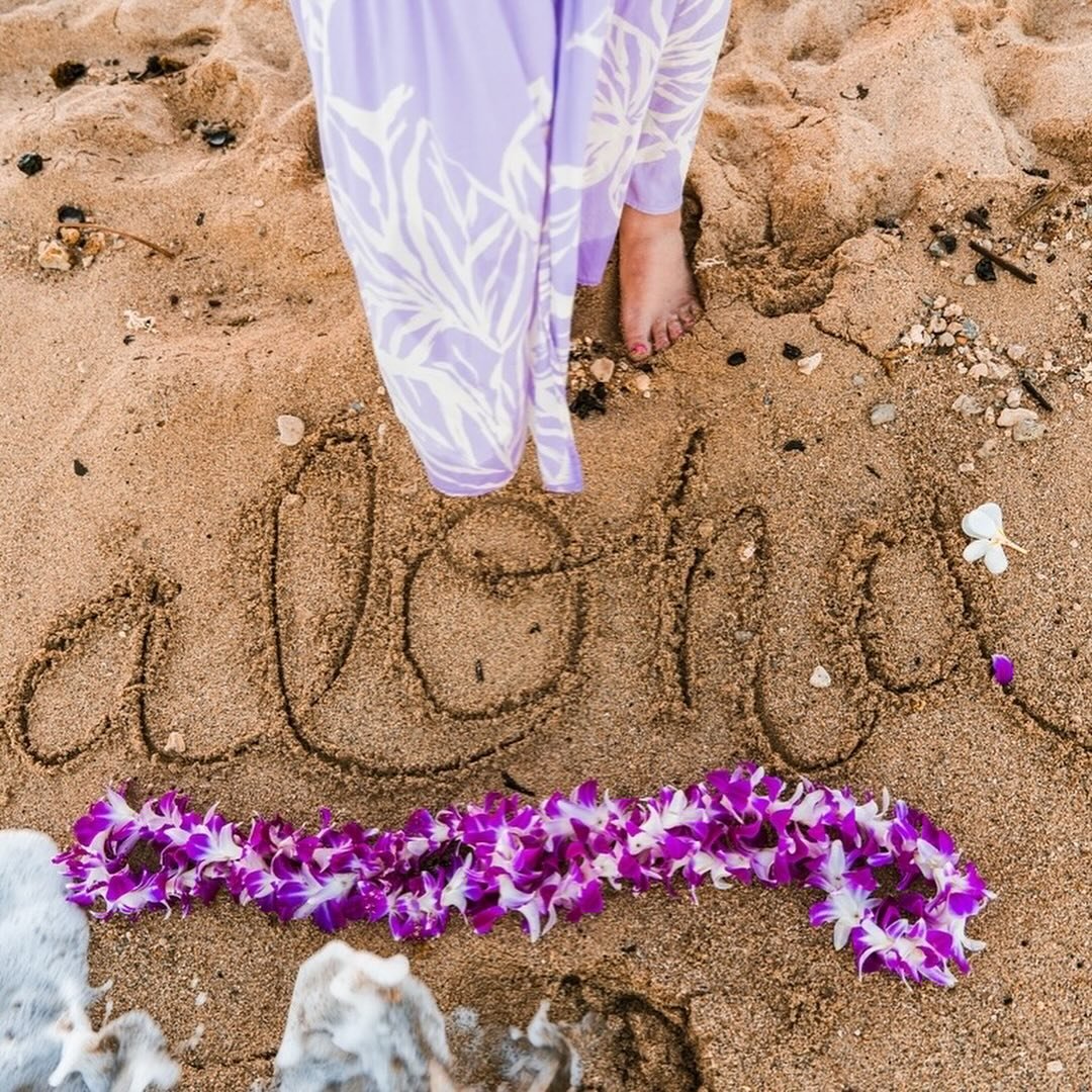 &ldquo;Expect love, love and more love&rdquo; 🌺
⠀⠀⠀⠀⠀⠀⠀⠀⠀
Sharing some &ldquo;love notes&rdquo; 📝 from my time in Hawai&rsquo;i earlier this year. 🏝️💕🦜🌈
⠀⠀⠀⠀⠀⠀⠀⠀⠀
Drop a 🩷 in the comments and I&rsquo;ll send you the link 
⠀⠀⠀⠀⠀⠀⠀⠀⠀
#hawaiilove