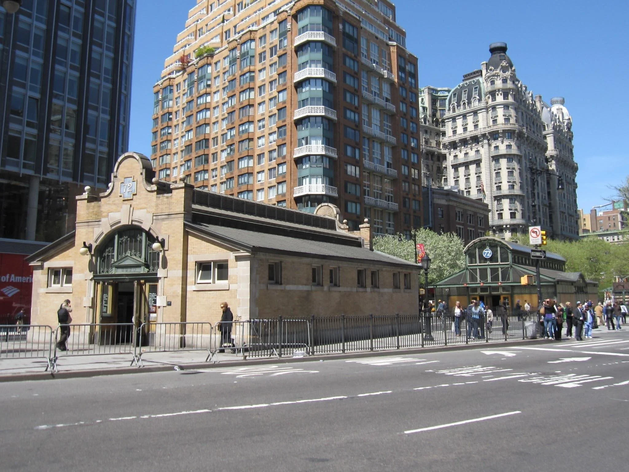 The 72 St headhouse in the Broadway median.