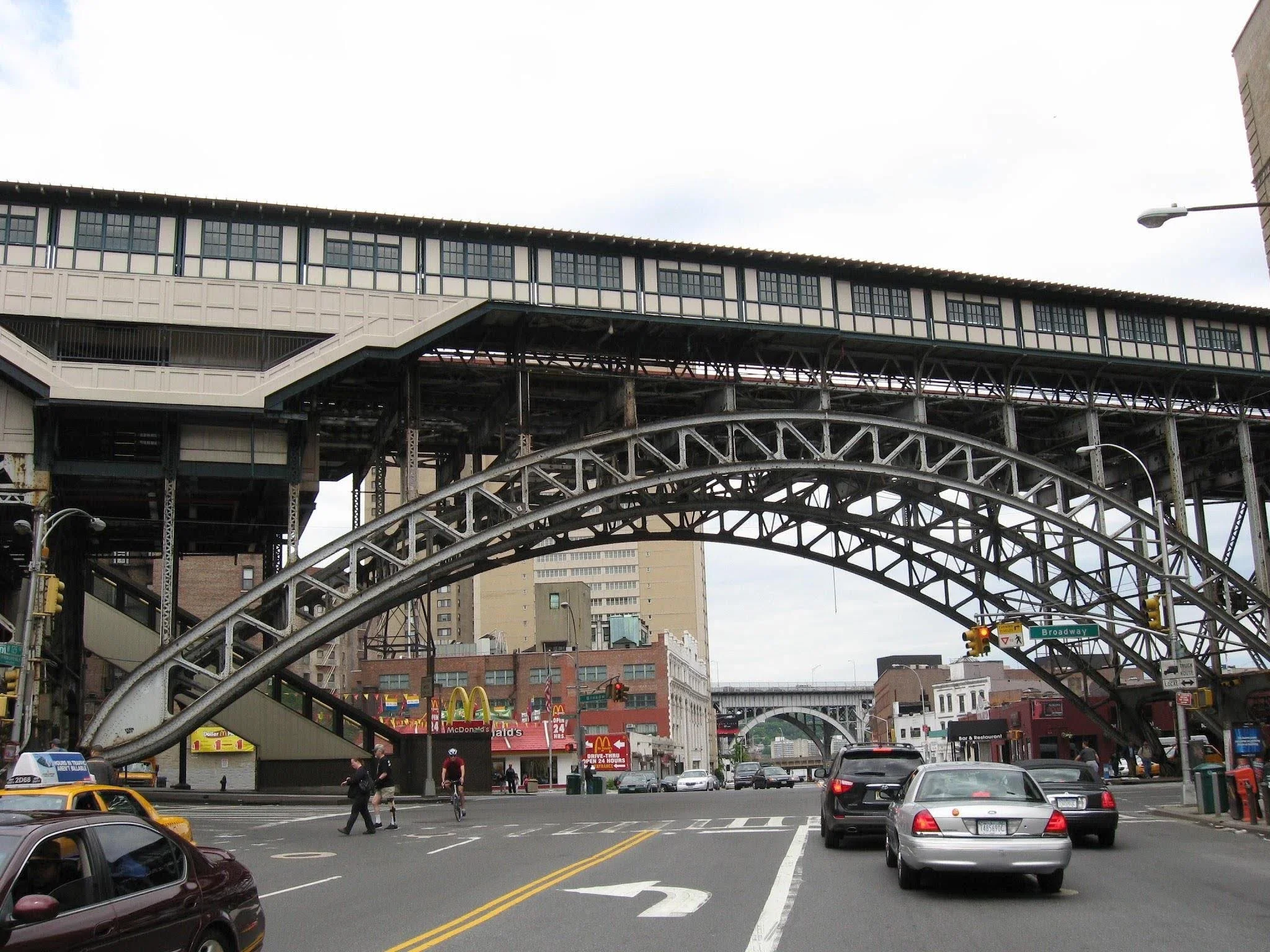 The existing elevated 125 St/Broadway station with a wide, 172 ft arch.