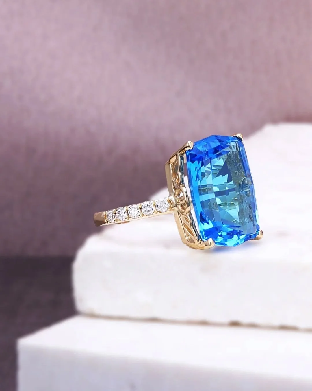 When a pendant becomes your dream ring 💫

We took this blue topaz from a vintage pendant and gave it the ring setting it deserved &ndash; modern, elegant, and ready to be worn every single day. 

This is what I mean when I say inherited doesn't have