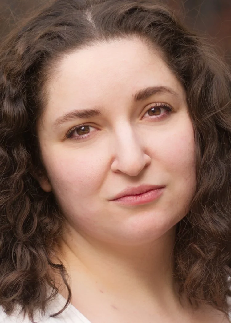 Annie Saenger (PLAYER QUEEN/REVEREND) is a classically trained actress and storyteller who loves nothing more than making up a world and disappearing into it. Selected credits include: Love’s Labour’s Lost (workshop, Fiasco Theater); Measure for Meas