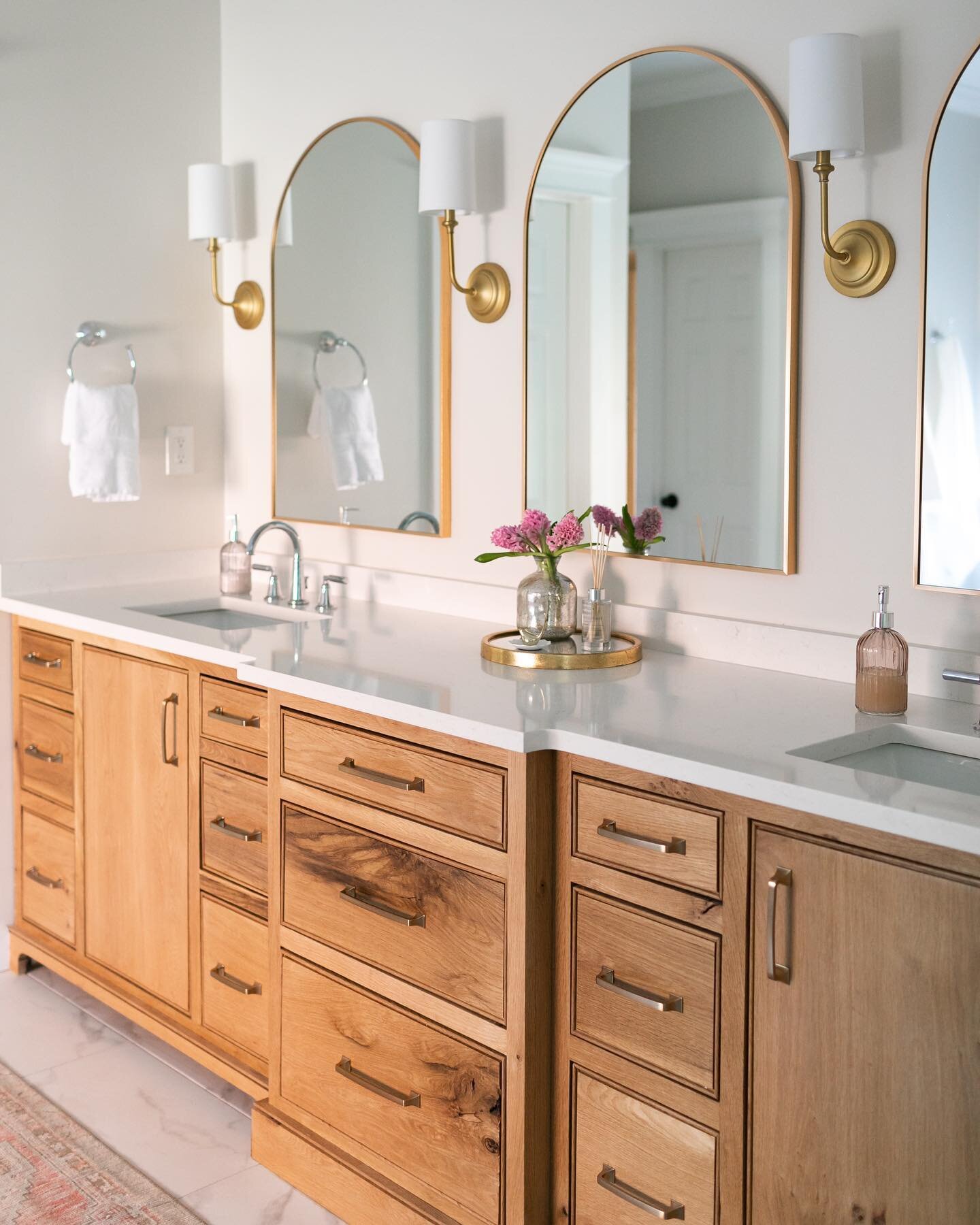 Bathroom Upgrade!! 
This custom white oak cabinet made by @jamesdanielslogan is a showstopper. 
#masterbathgoals 
#bathroomremodel 
#bathroomrenovation 
#stainedvanity 
#customvanity