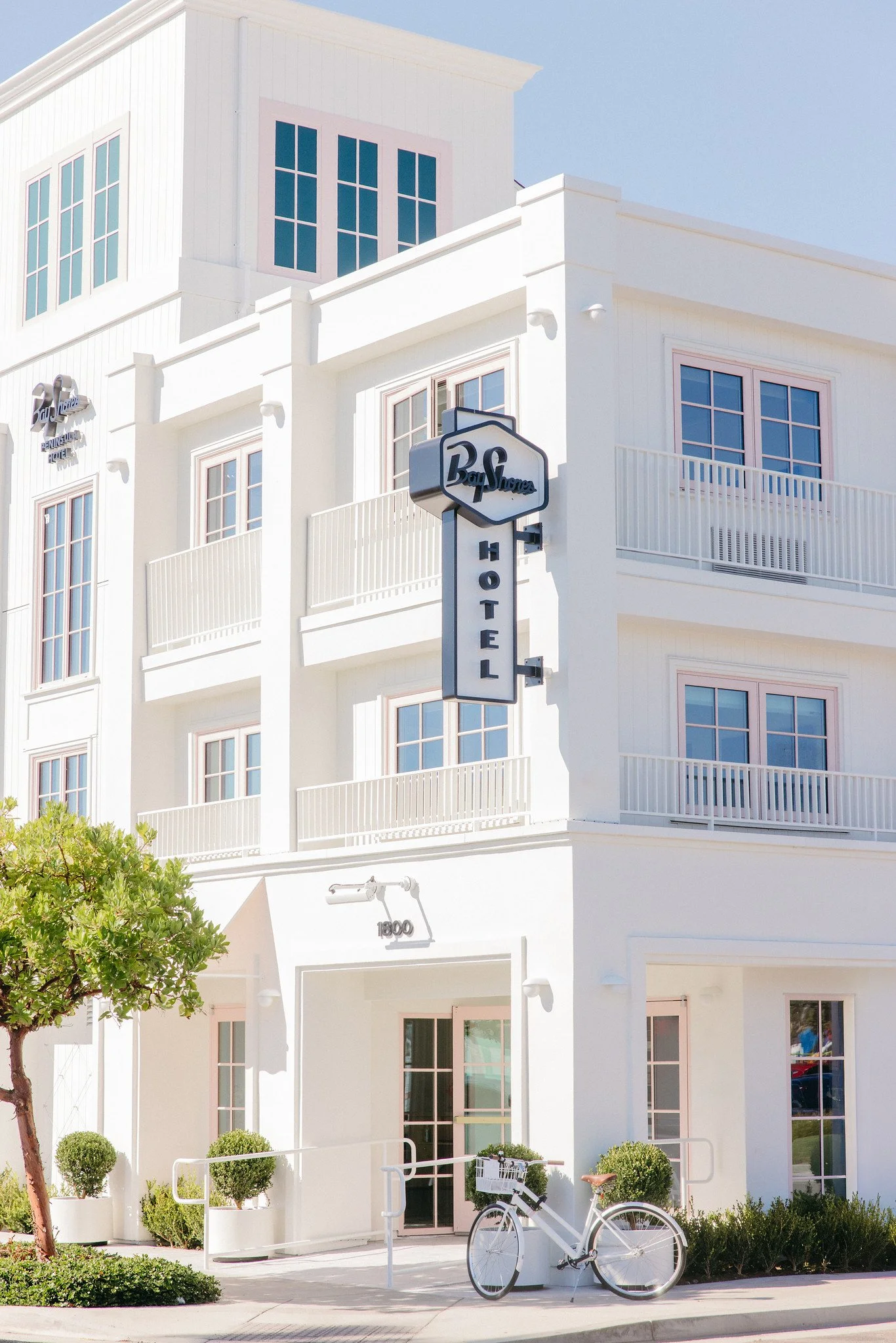  
   
    Bay Shores Peninsula Hotel
   
      
   Newport Beach 
 