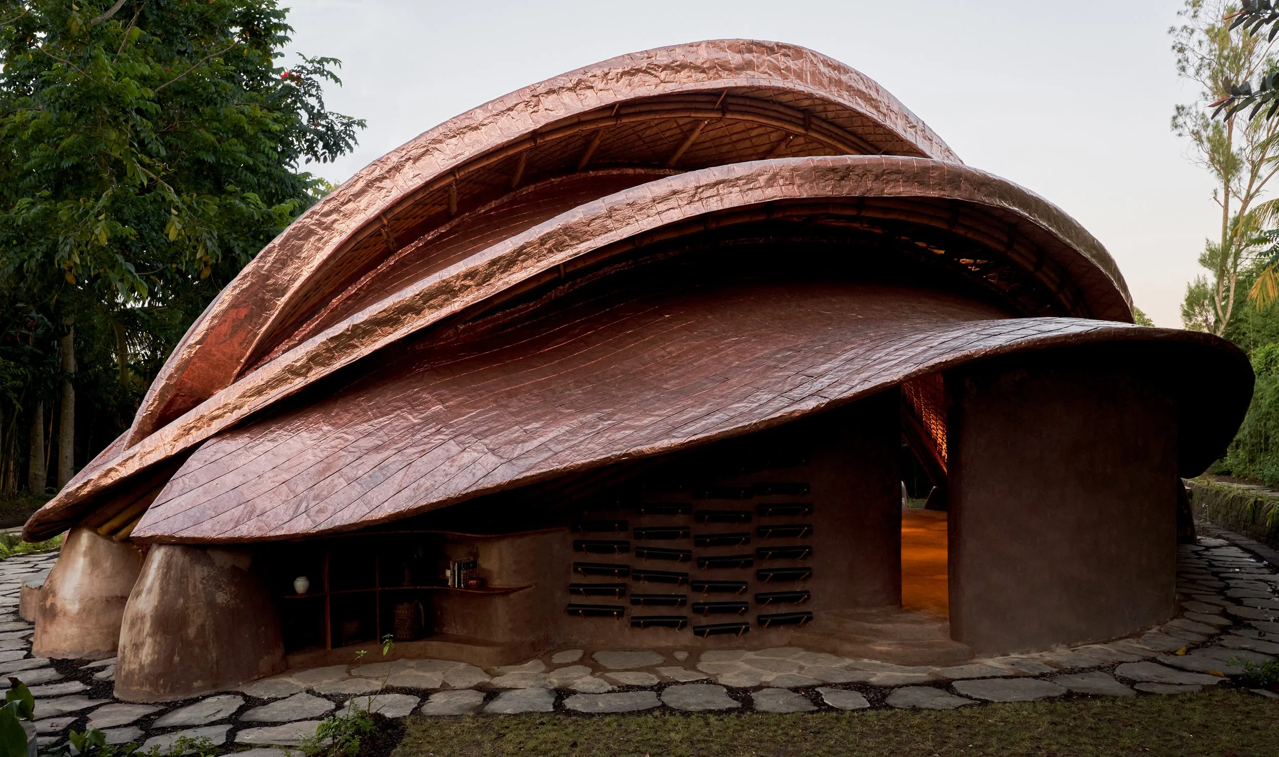 Alonso Building The Lumi Shala / IBUKU — build