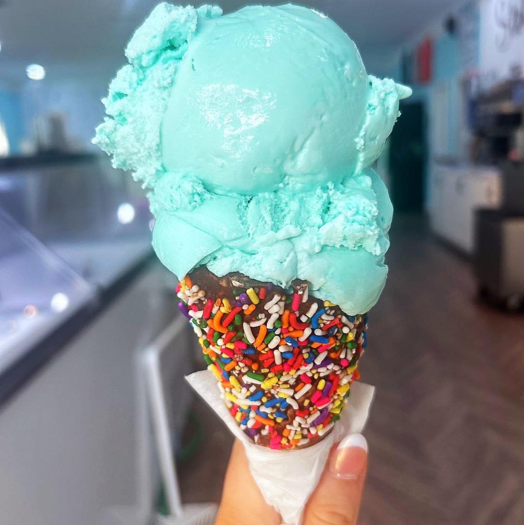 Homemade Cotton Candy ice cream and a sprinkle cone?? This combo will surely have you reminiscing of your childhood 🍭 🍦 

#hometownmemories #happinessishomemade #homemadeicecream