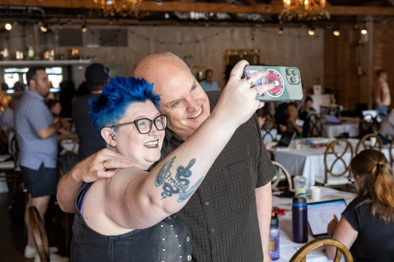 Les selfie Large.jpeg