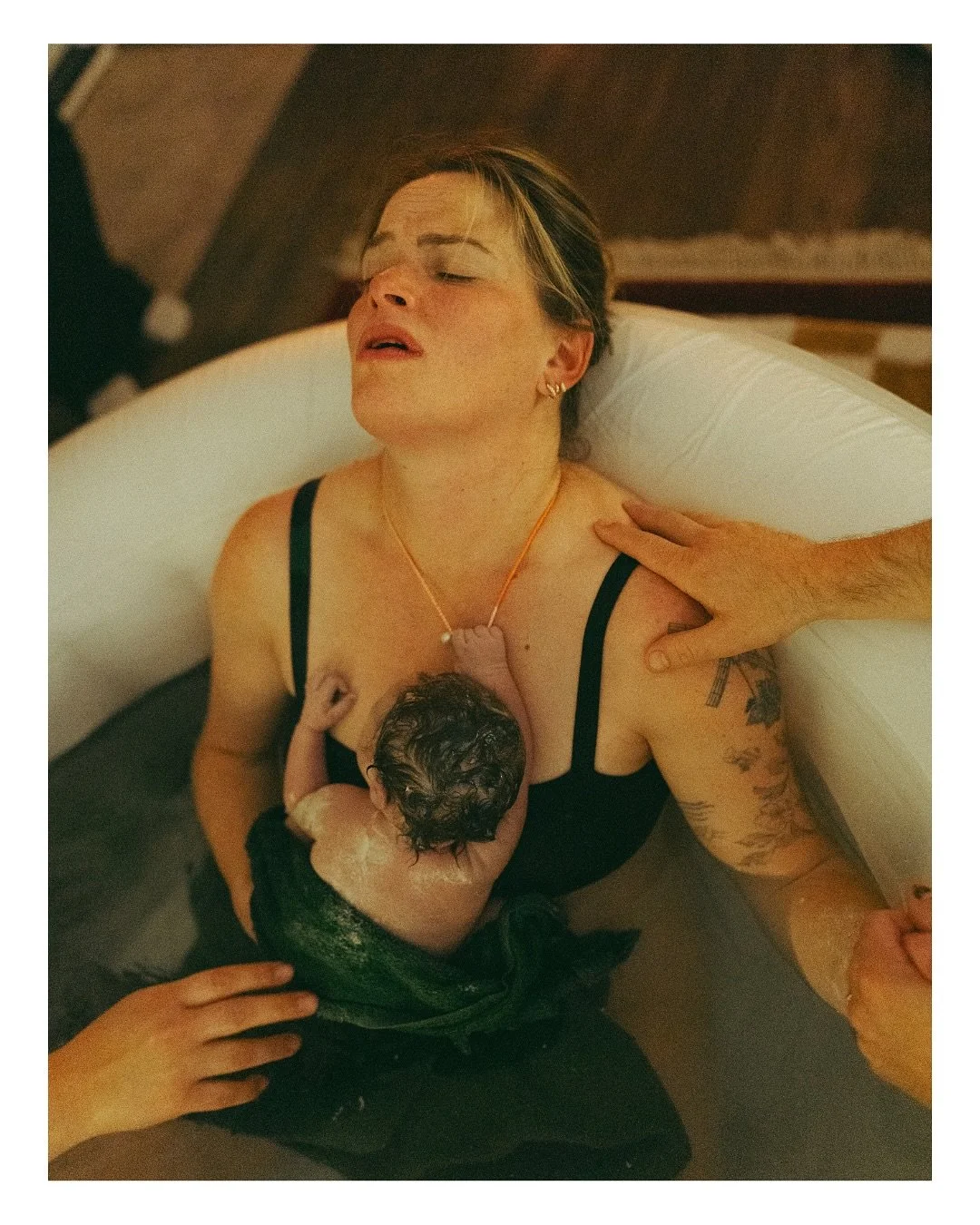 Dani&rsquo;s Birth: part 1

I arrived shortly after 10:30 pm. Dani&rsquo;s doula, Kristy (a.k.a @littledoulaontheprairie) had arrived shortly before, and her midwife team @edmontoncommunitymidwives came just a minute after me. 

If you know about bir