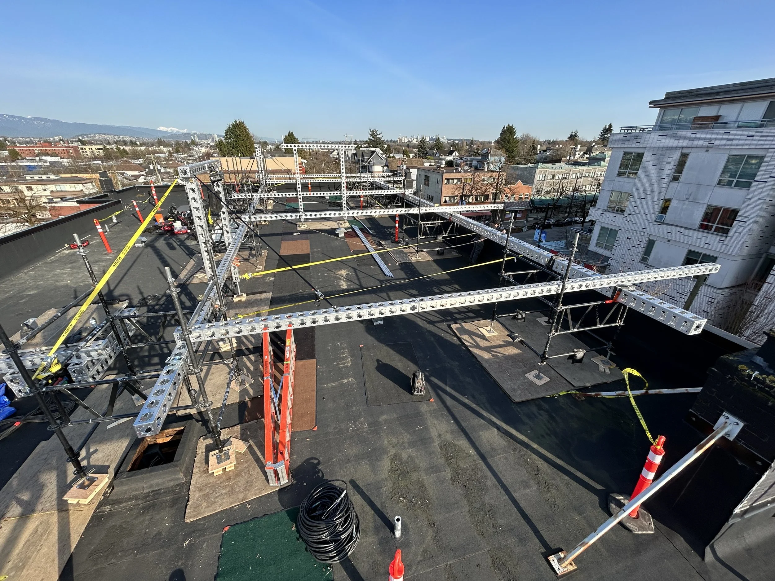 Suspended Rigs for big key screen boxes