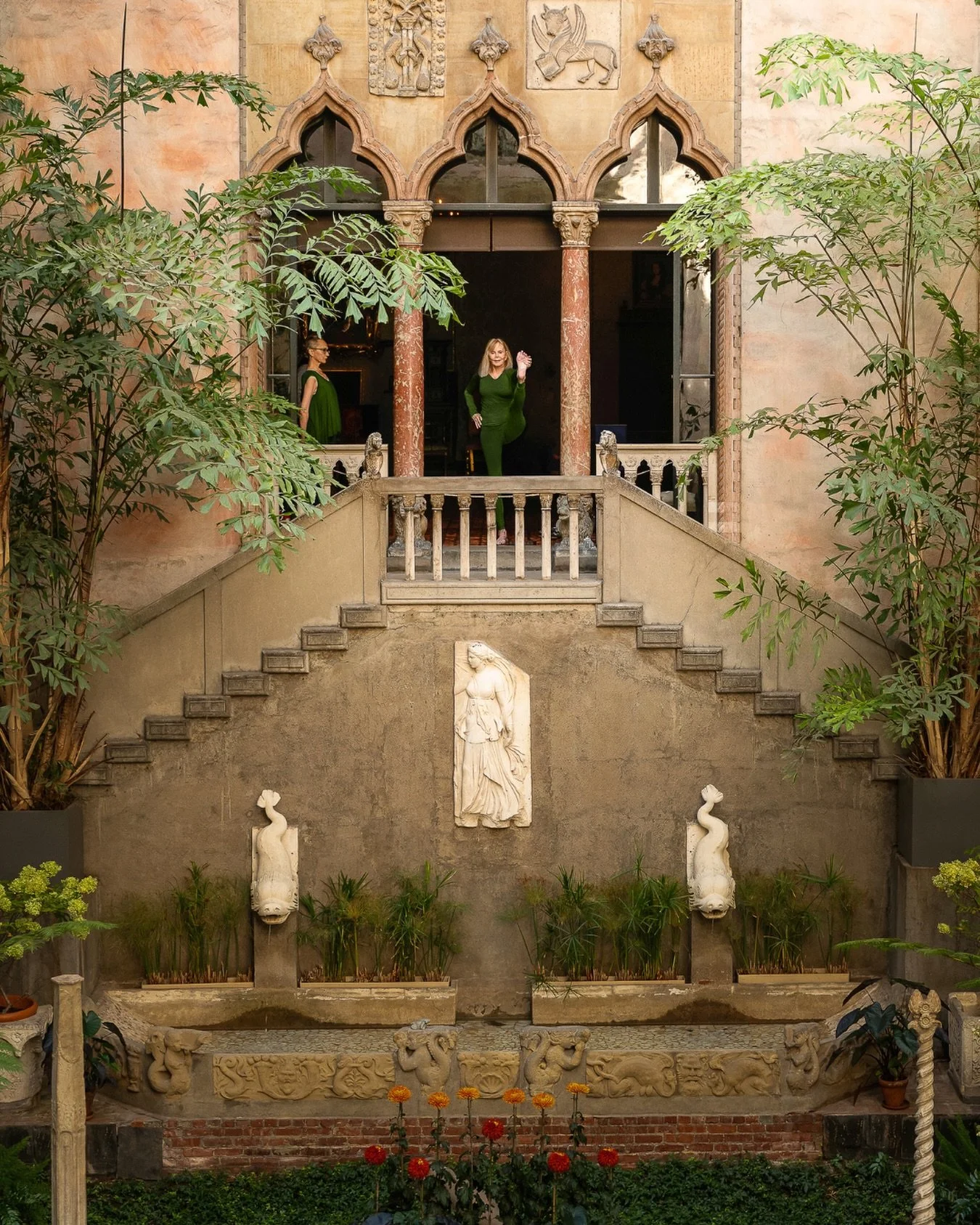 At Down Under, we understand yoga as something inherited: a living tradition shaped by teachers who have walked the path before us 🌿

Patricia Walden embodies that inheritance with masterful clarity. From her first meeting with B.K.S. Iyengar in 197