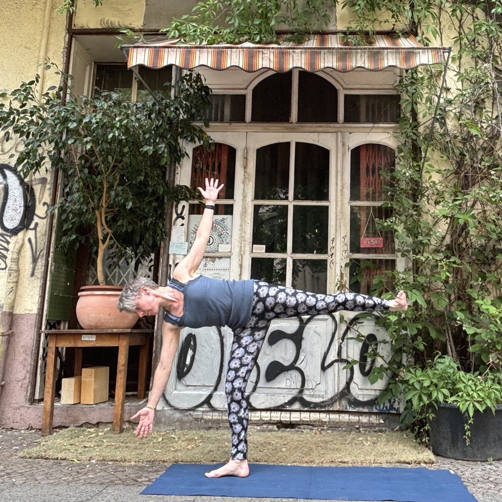 LIVESTREAM 60 mins yoga: Hearts openers and upper back