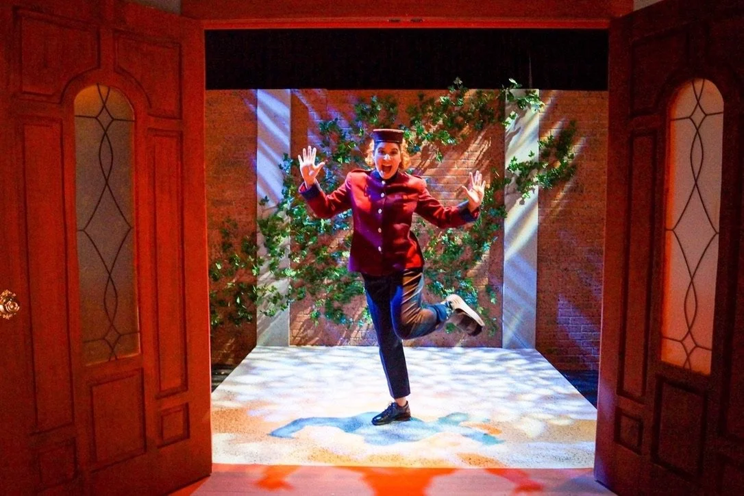 Singing Telegram Girl - Clue: On Stage 