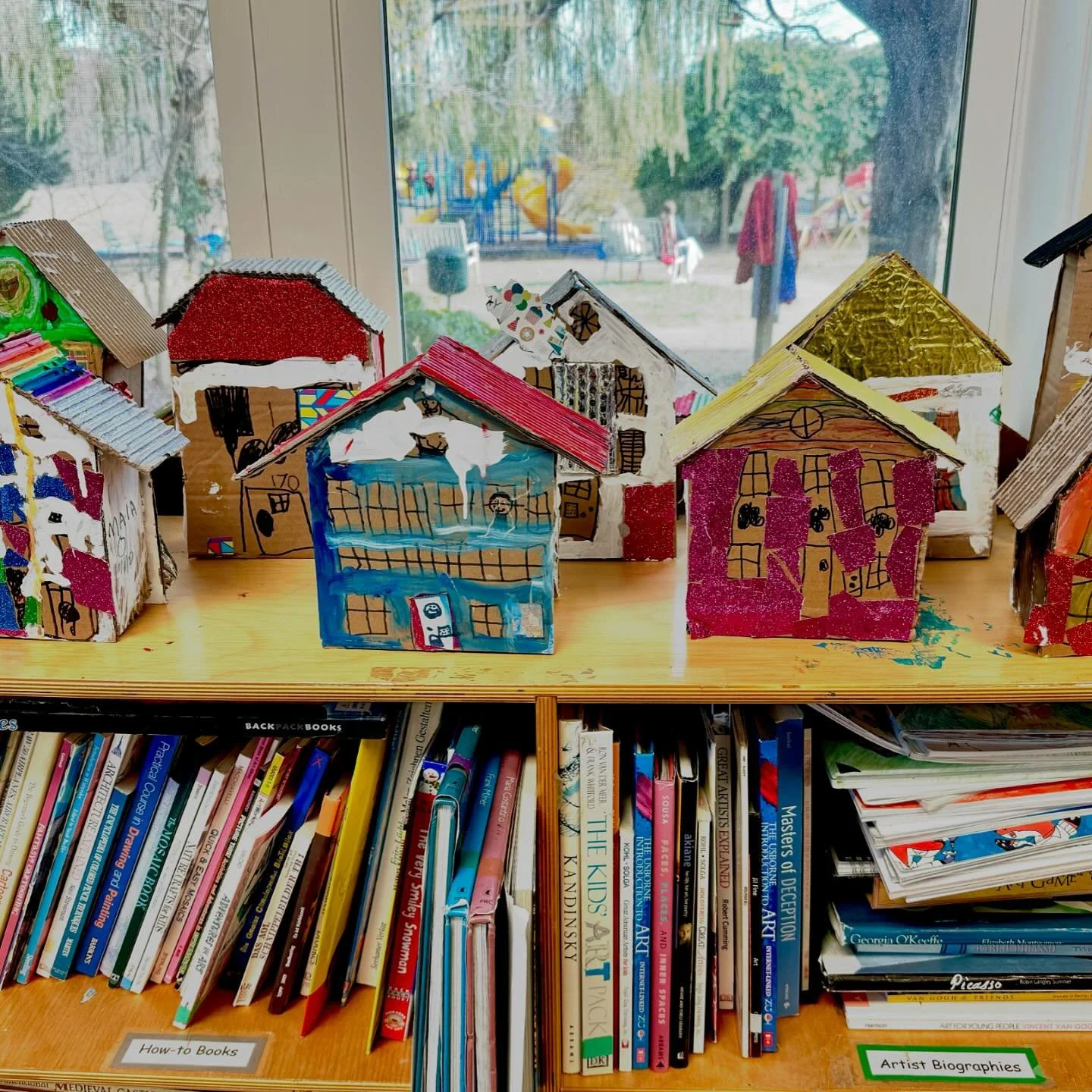 The most adorable houses made by none other than&hellip;kindergarten.
.
.
.
.
.
#placesinourcommunity #places #howtheworldworks #ibpypart #artbar #creativityproject #earlychildhoodart #recycledart #makingartwithkids