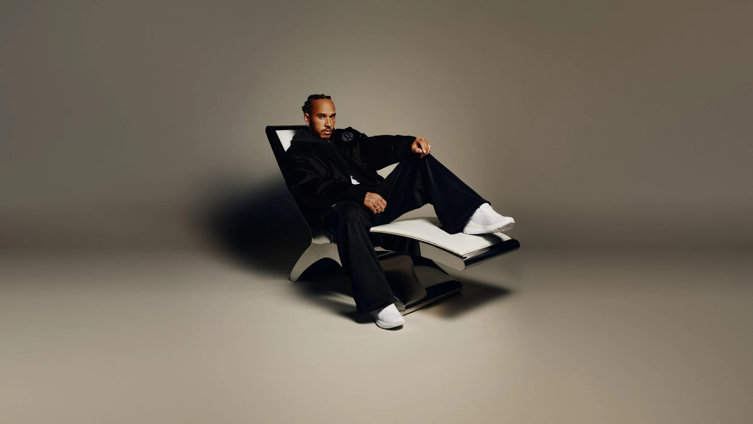 SP25_APEX_ANNOUNCE_HW_Chair set_119_sRGB150.jpg