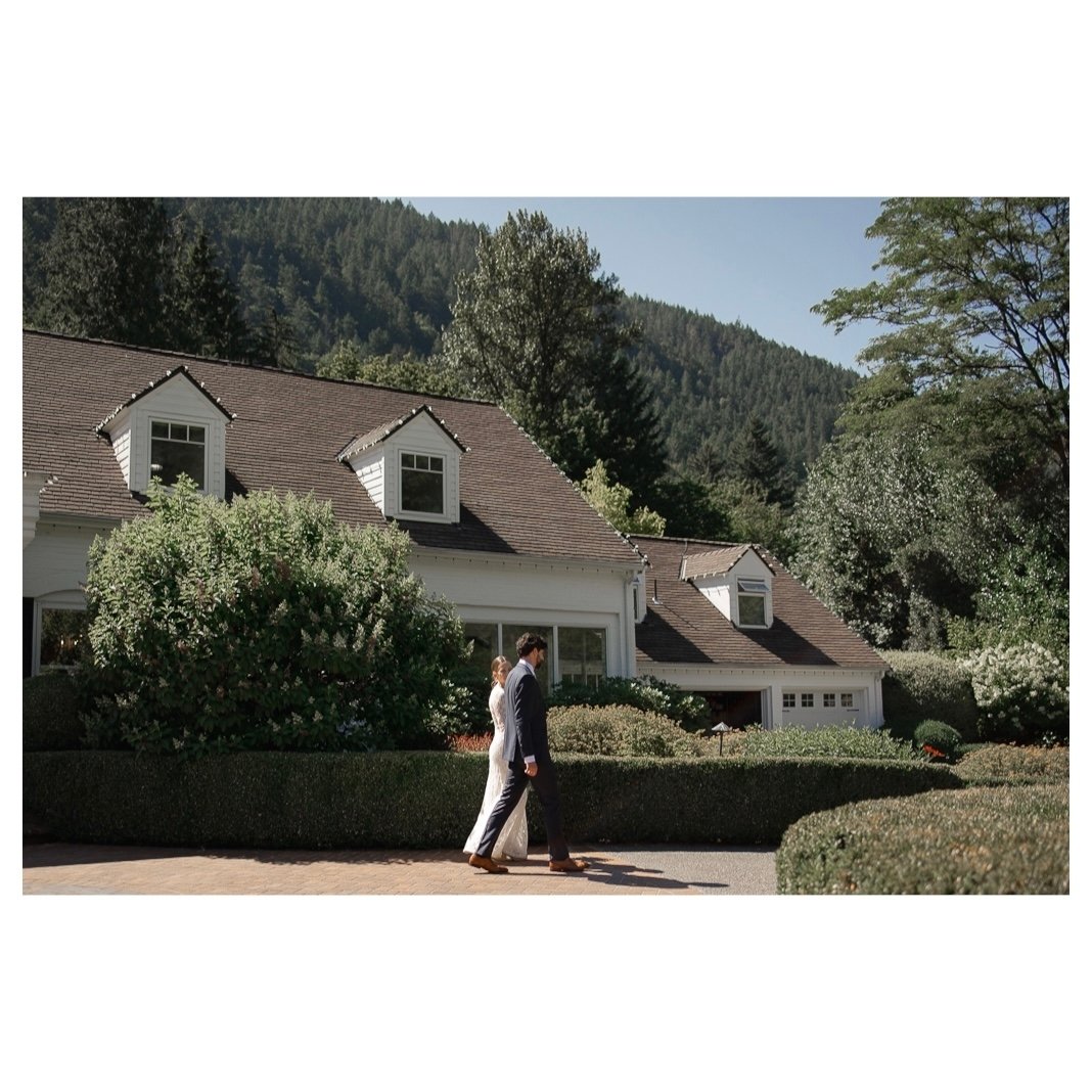 Happy First Anniversary to Margaret and Andrew! 

--

#seattleweddingphotographer #washingtonweddingphotographer 
#seattlephotographer #washingtonwedding #pnwphotographer #seattleelopement #seattleelopementphotographer #seattlemicrowedding #pnwadvent