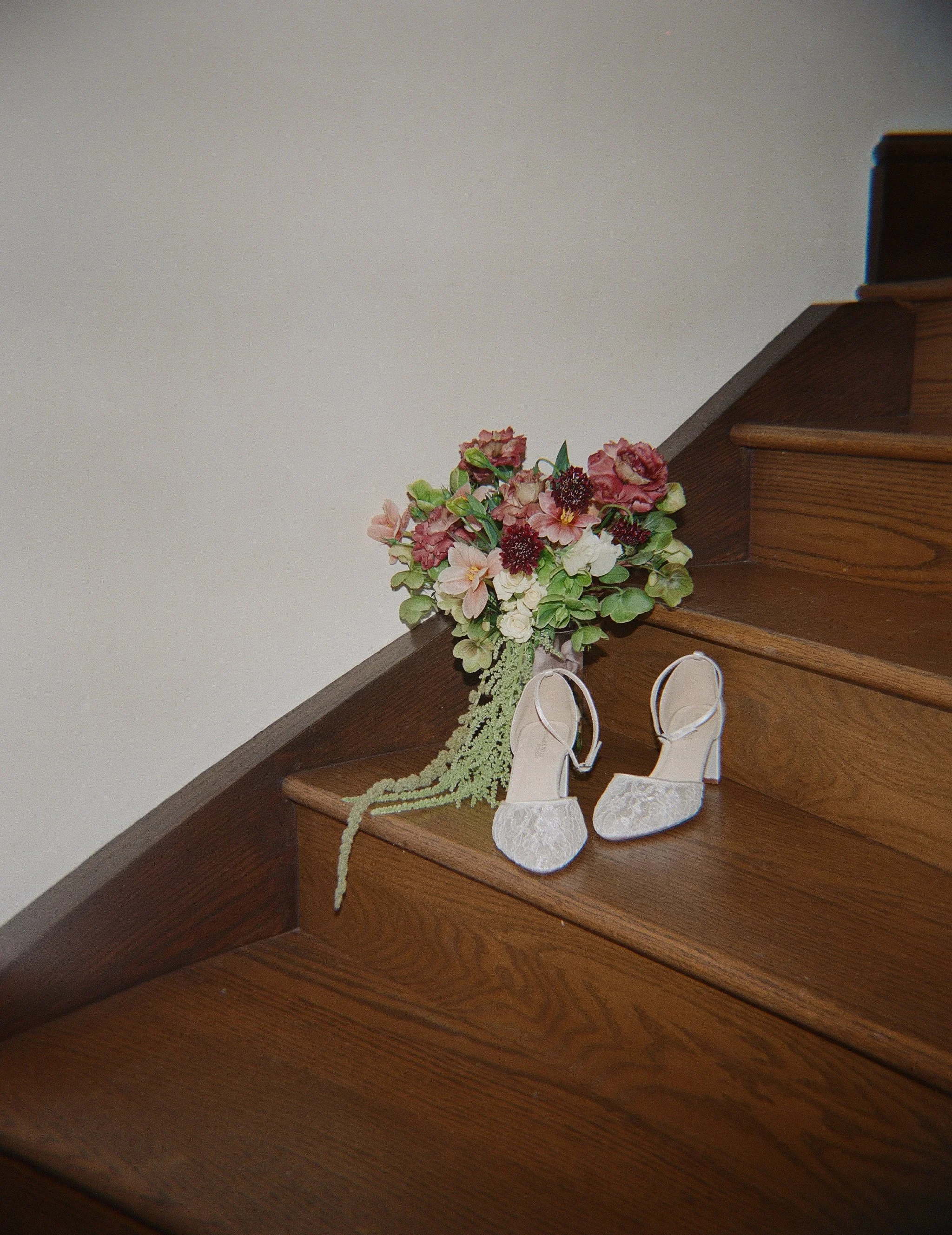 Si como no - orchard farm - arizona - bride - wedding florist 