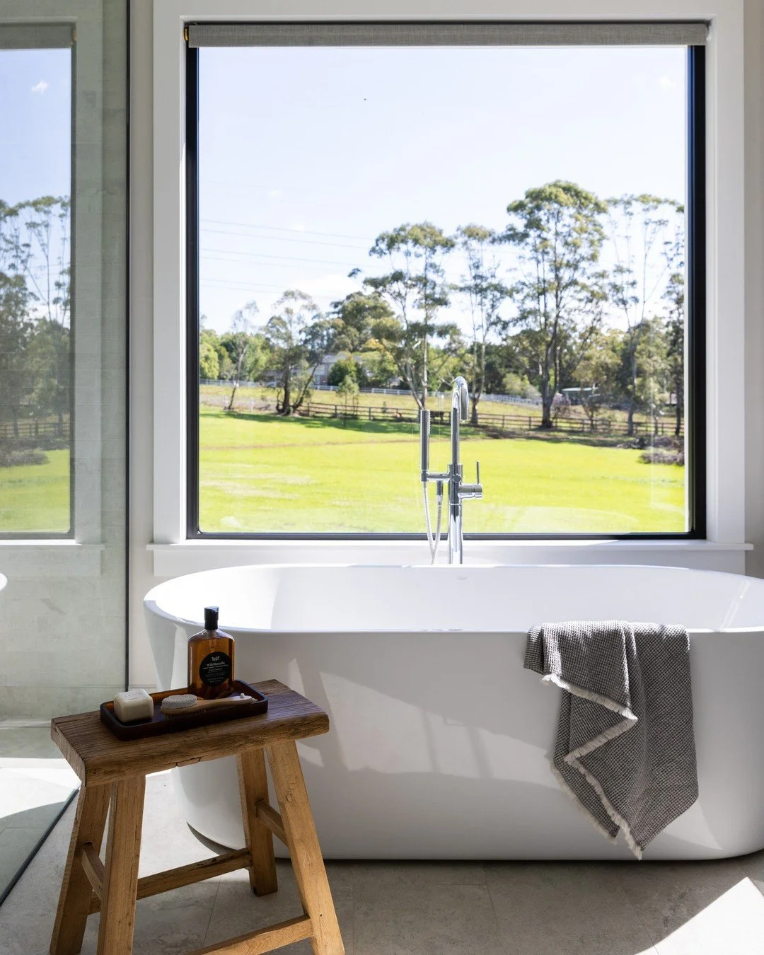 Bathing bliss at our modern farmhouse project. 

Interior design by @nerida_thorburn_design
Editorial styling by @Jameedeaves
Photography by @simonwhitbreadphoto