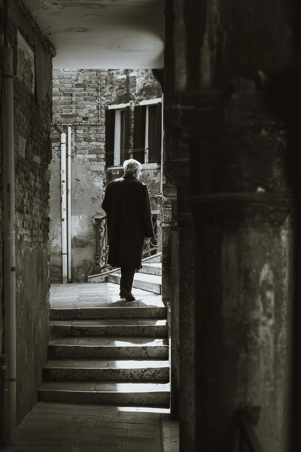 Black & White Archway Silhouette.jpg