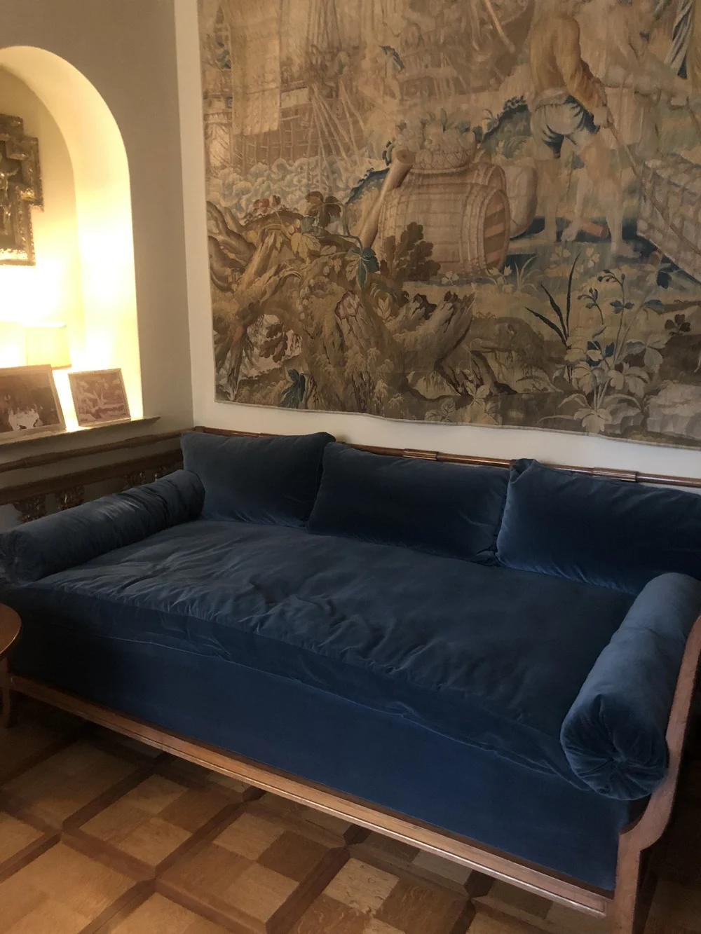 Day bed in the changing area