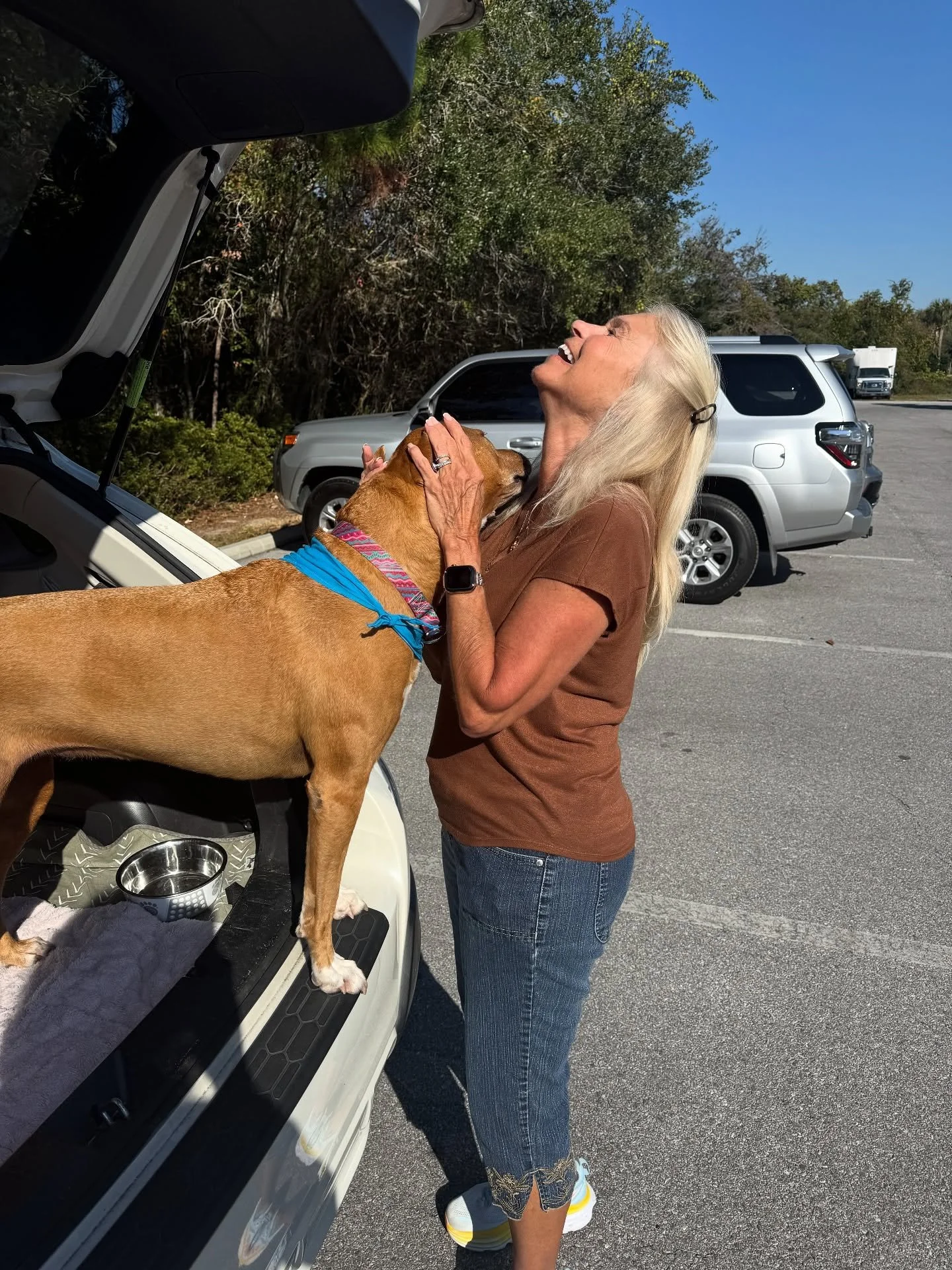 Another Friday visit to the rehab center with our special friend, Kathy! No matter how much time passes, Chloe never forgets her friends! ❤️🐾

Chloe also forced her friend, Amy, to give her most of the bag of her favorite Crunchy O&rsquo;s by being 