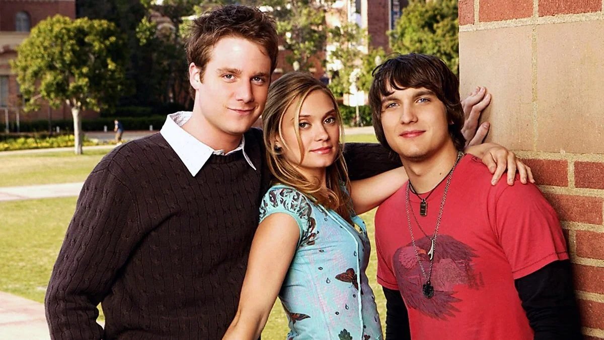 Scott Michael Foster Would “100%” Return For A Greek Revival… And Knows Exactly Where Cappie Would Be Today!