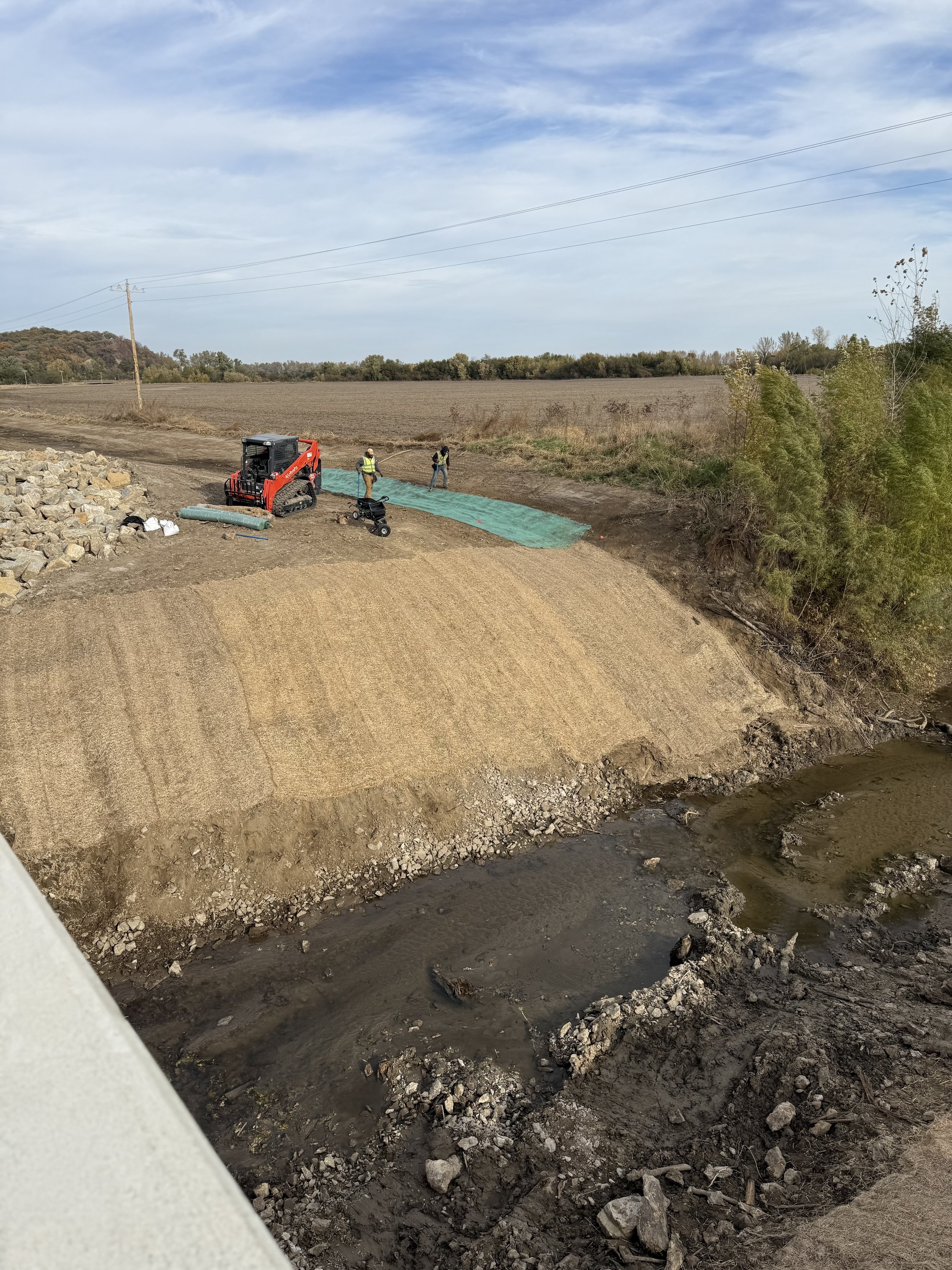 Guys pinning bank.jpeg