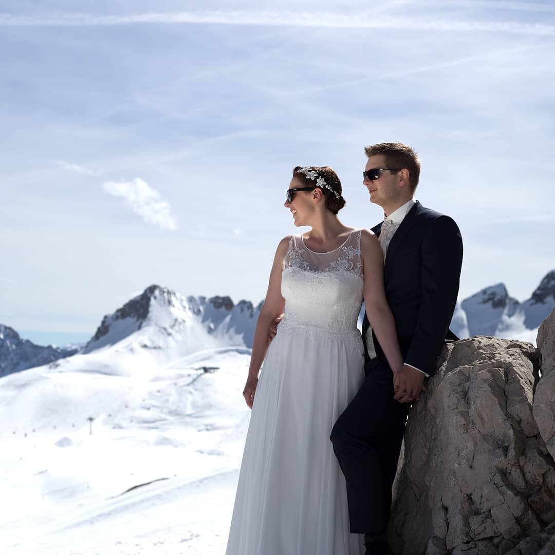 Brautpaarshooting auf der Zugspitze

April 2017

www.philipkuehnel.de
kontakt@philipkuehnel.de

#hochzeit 
#wedding 
#hochzeitstuttgart
#weddingstuttgart
#hochzeitsfotograf
#hochzeitsfotografstuttgart
#stuttgart 
#0711
#filderstadt
#esslingen
#hochze