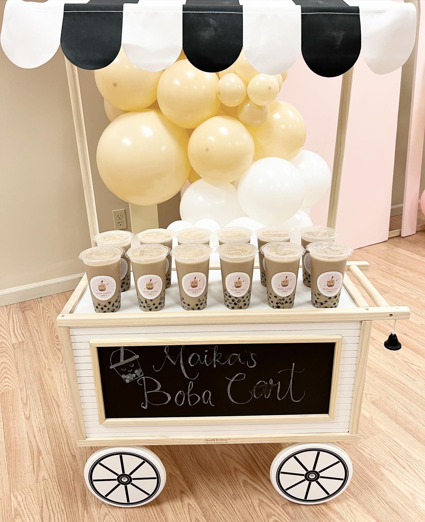When the entire birthday is boba themed 🧋🤌🏽 Thank you for letting us be a part of this cute boba-themed birthday party! We had so much fun!

@aikafoz 
@cookiesbykaila 
@tito.bubbles 
@gianevents.vanessa 

#bobacatering