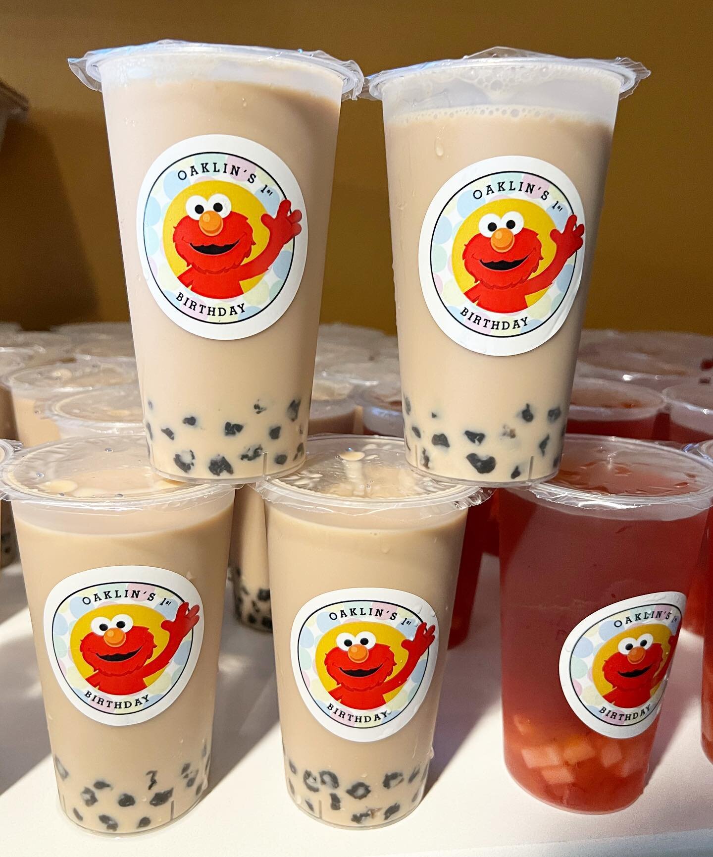The cutest Elmo birthday-themed boba! 🧋Thank you Linh for allowing us to be a part of Oaklin&rsquo;s 1st birthday!

#boba #bobacatering #tacomasmallbusiness #bubbletea