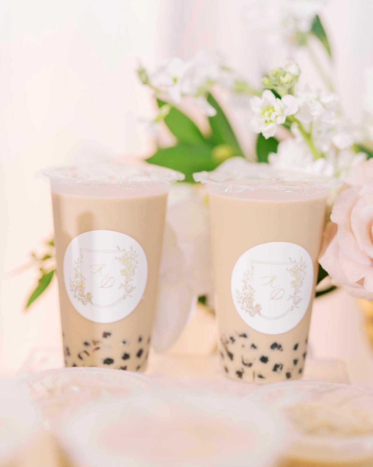 Who says boba can&rsquo;t be elegant? 😍 Loving our milk tea boba on display at Kim and Daniel&rsquo;s wedding! 

Photo @sarahharrisphoto 
Monogram @luckysisterpaperco 
Planner @gianevents 
Floral @callaroseandco 

#boba #bubbletea