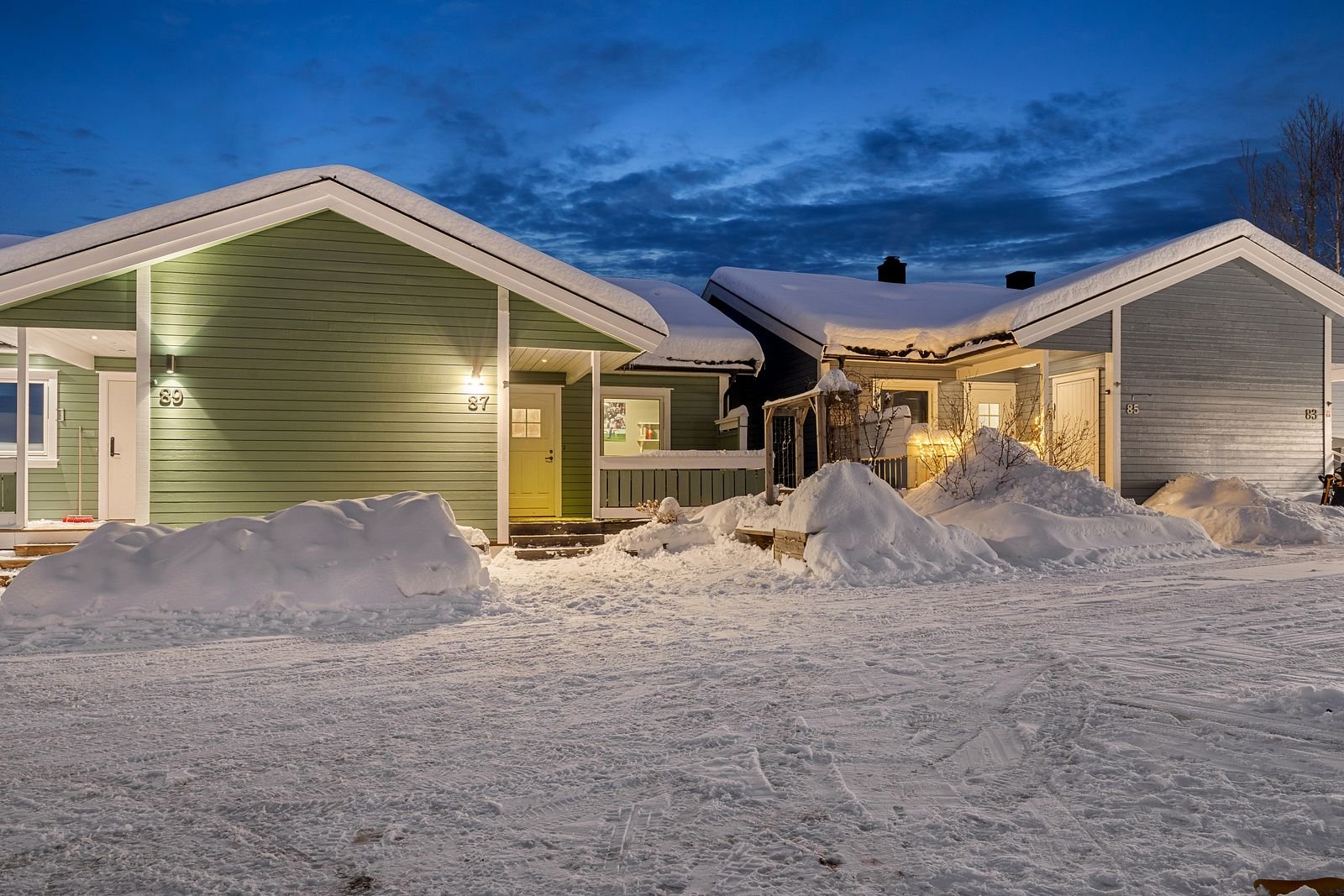 Fasadebilde av et rekkehus.