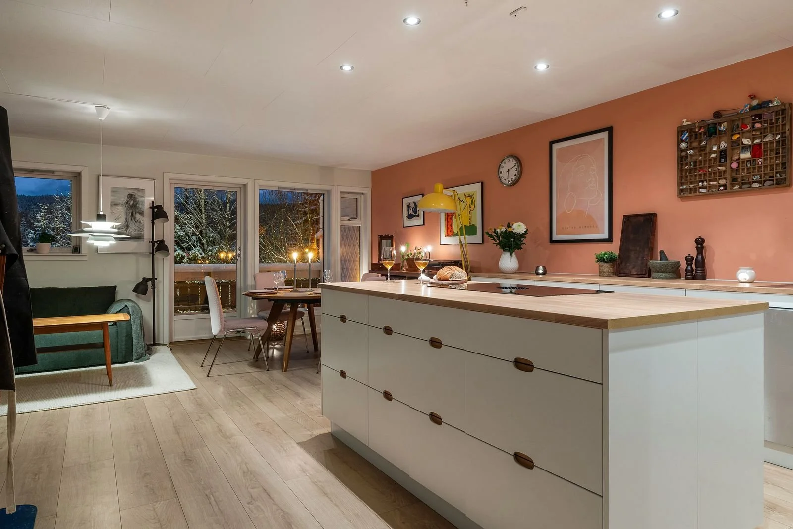 Hvis kjøkkenområdet er en stor del av leiligheten så er det viktig å gjøre den så koselig som mulig