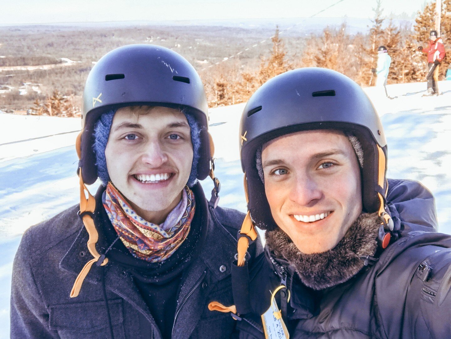 We definitely are not missing the snow pictured here, but thought this was a nice throwback from early in our relationship. 💙⛷
.
Brad and I had been dating for about 3 weeks when he surprised me with a ski vacation in the Poconos. It was the sweetes