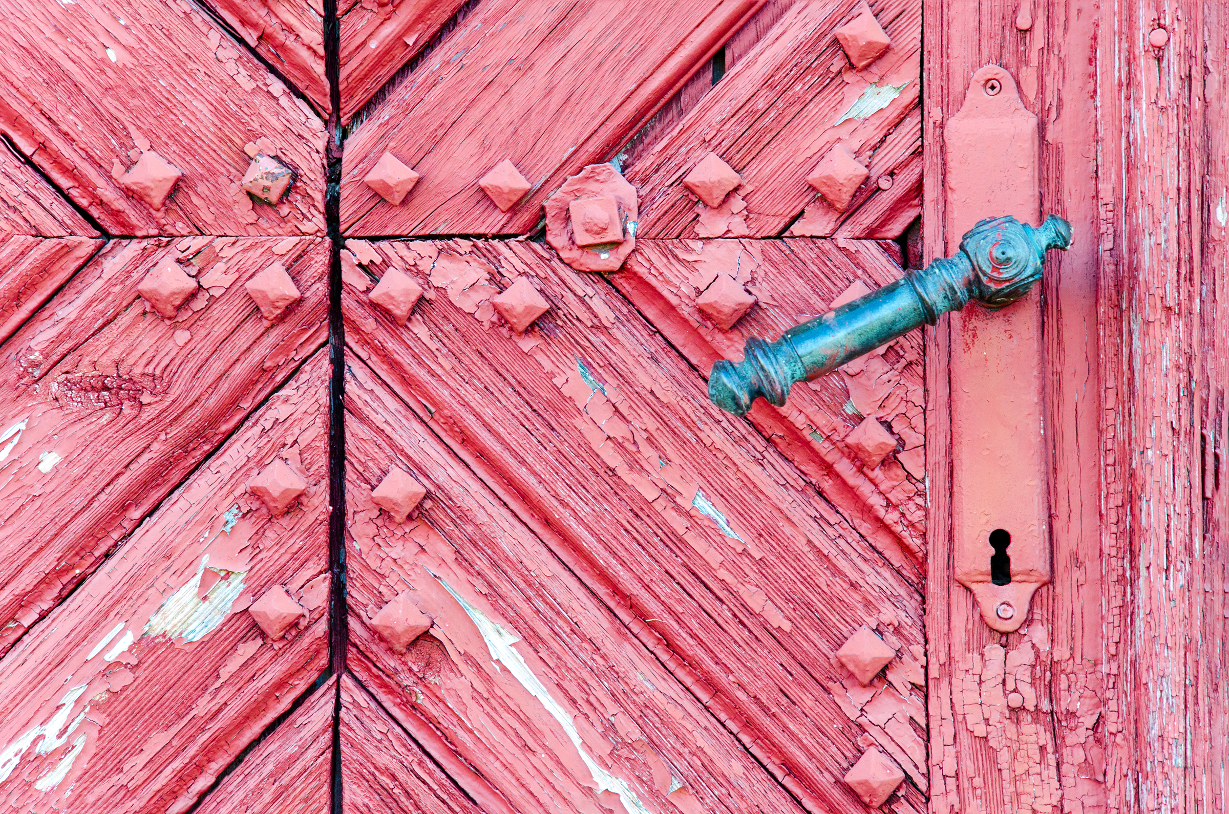 old-wooden-door-background-red-closeup_2400.png
