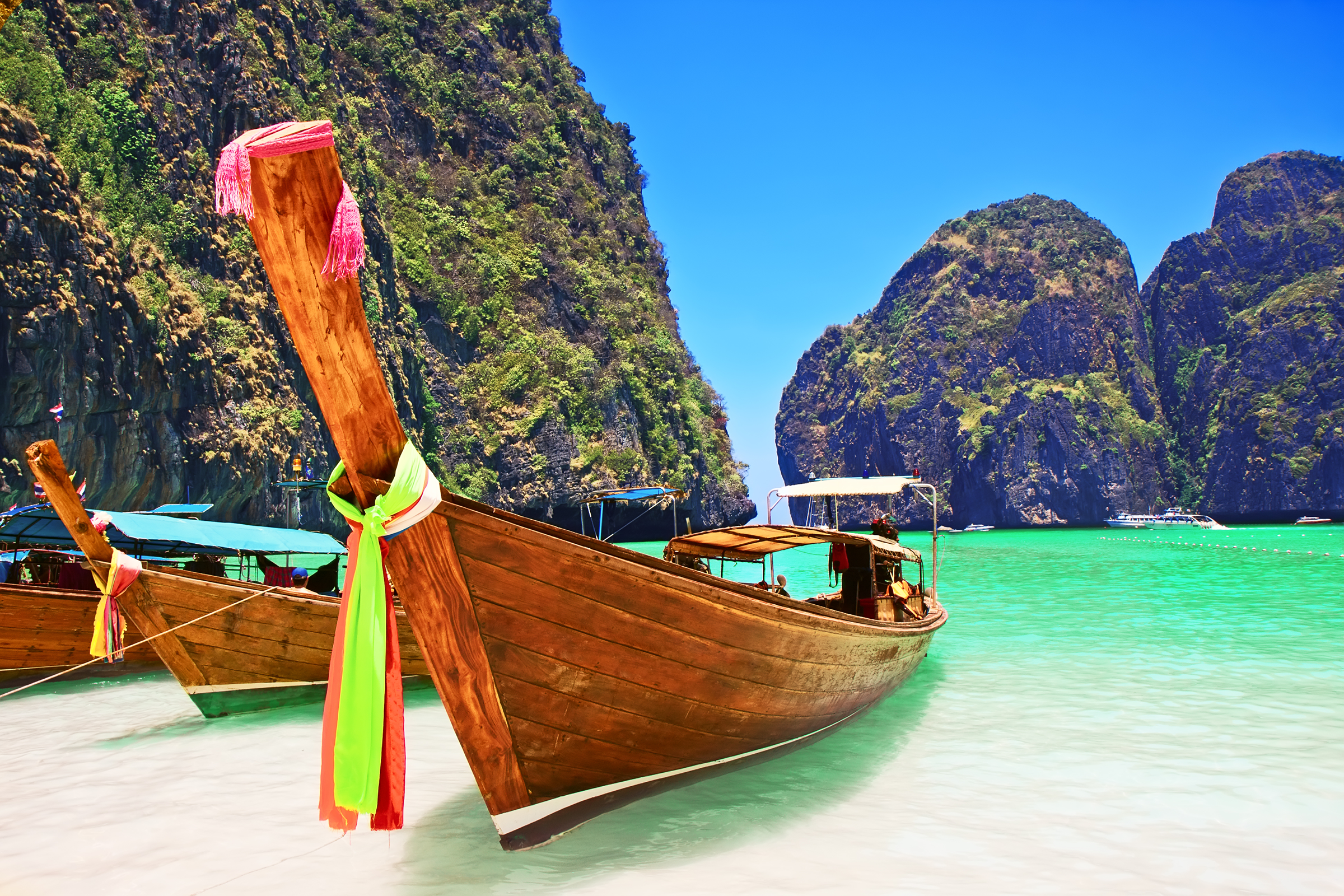 traditional-wooden-boat-phi-phi-island-thailand-asia_2400.png
