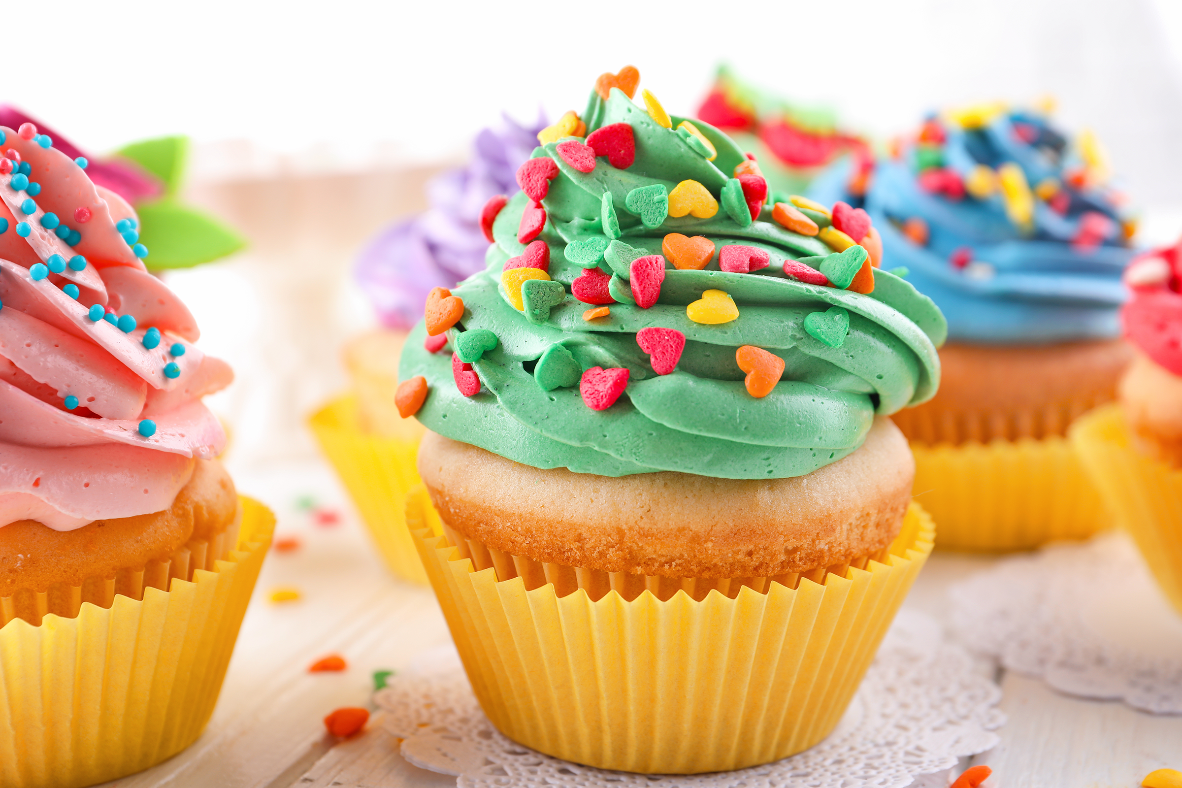tasty-colorful-cupcakes-table_1_2400.png
