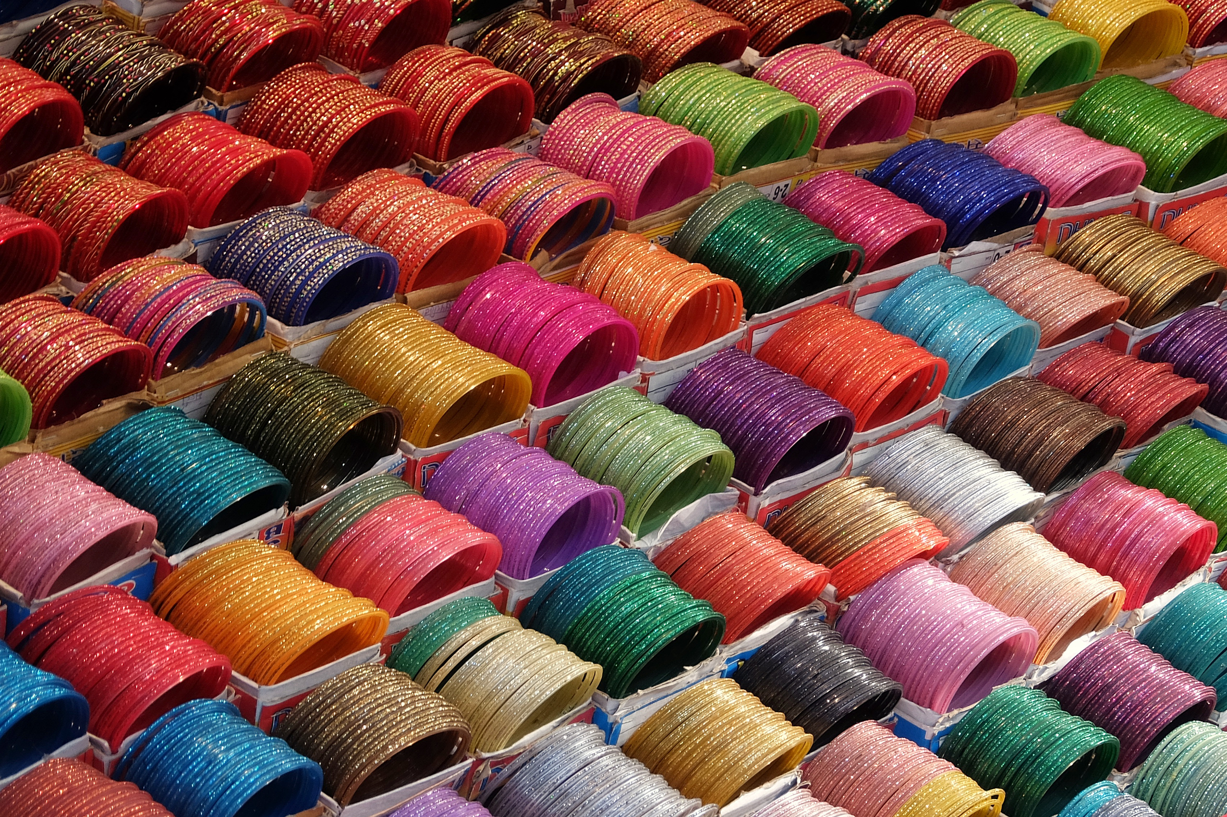 bracelets-indian-market-rishikesh-india.jpg_2400.png