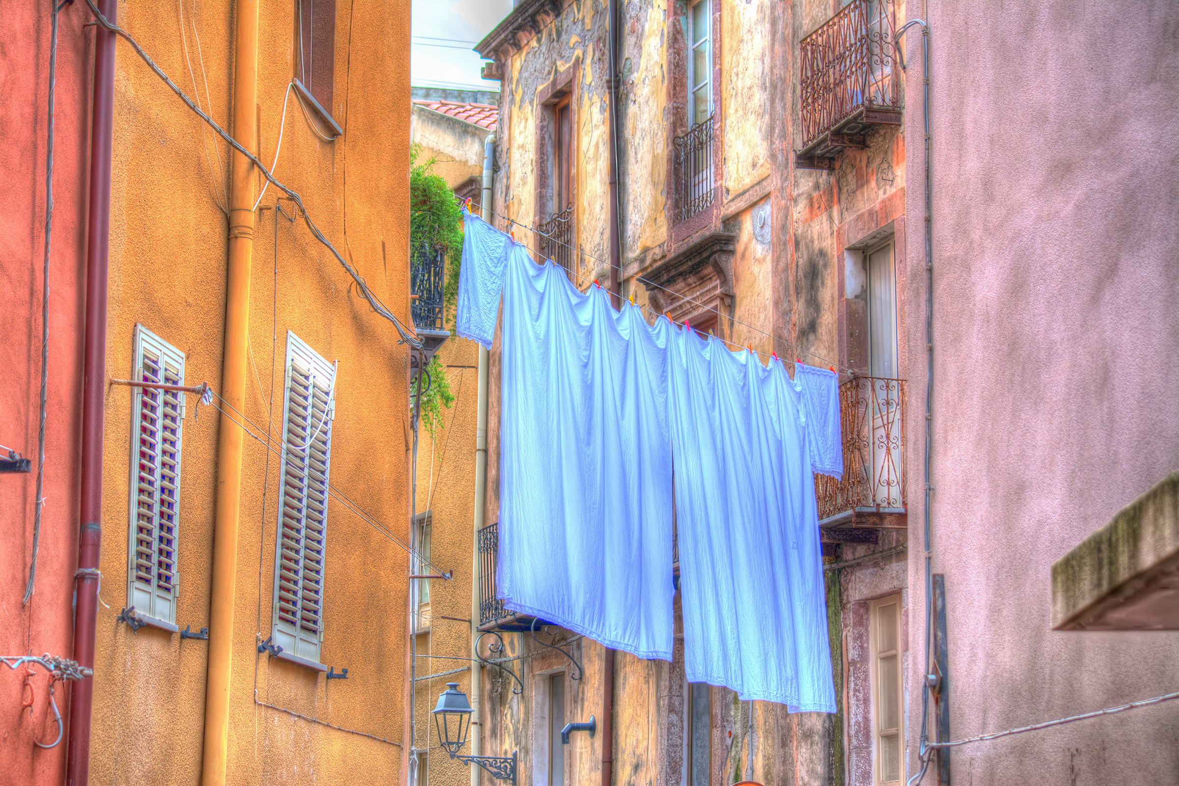 laundry-line-with-clothes-bosa-italy-processed-hdr-tone-mapping-effect_2400.png