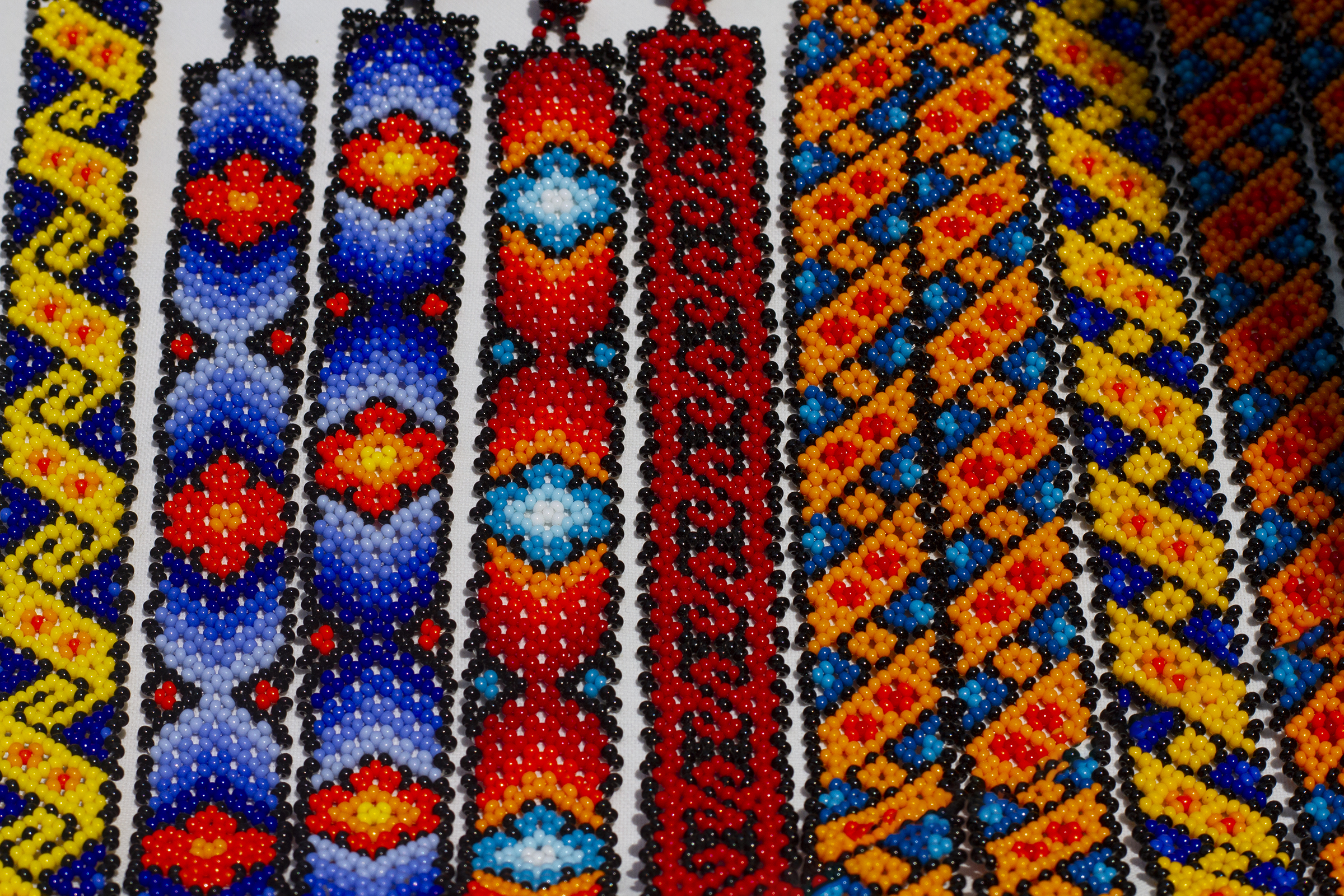 mexican-culture-with-colorful-bracelets_2400.png