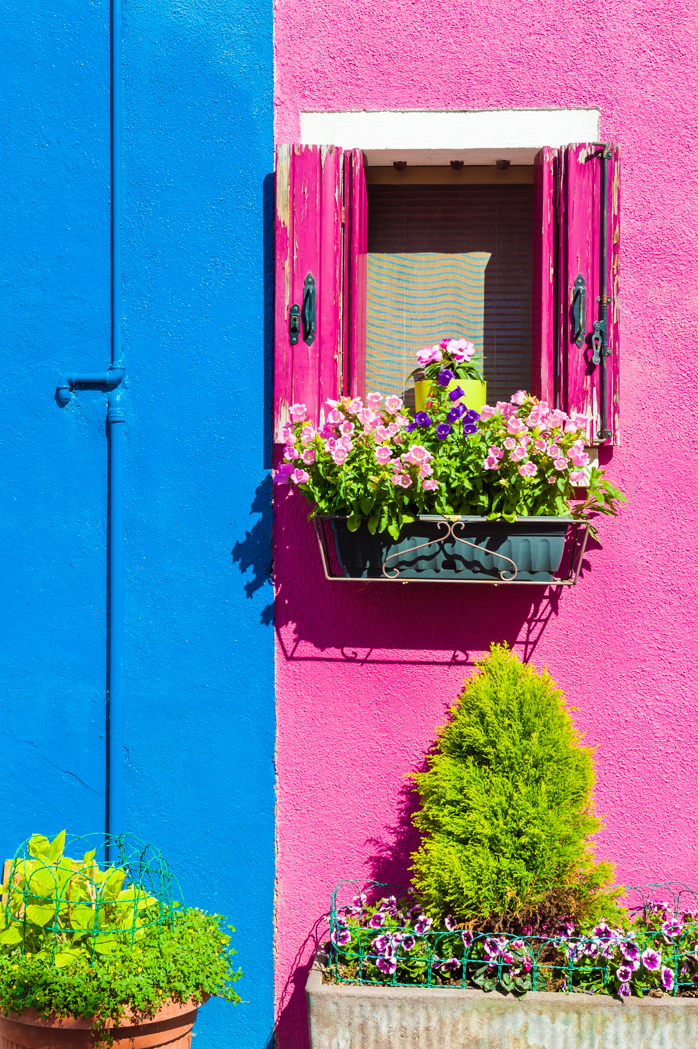 colorful-houses-burano-island-near-venice-italy_2_2400.png
