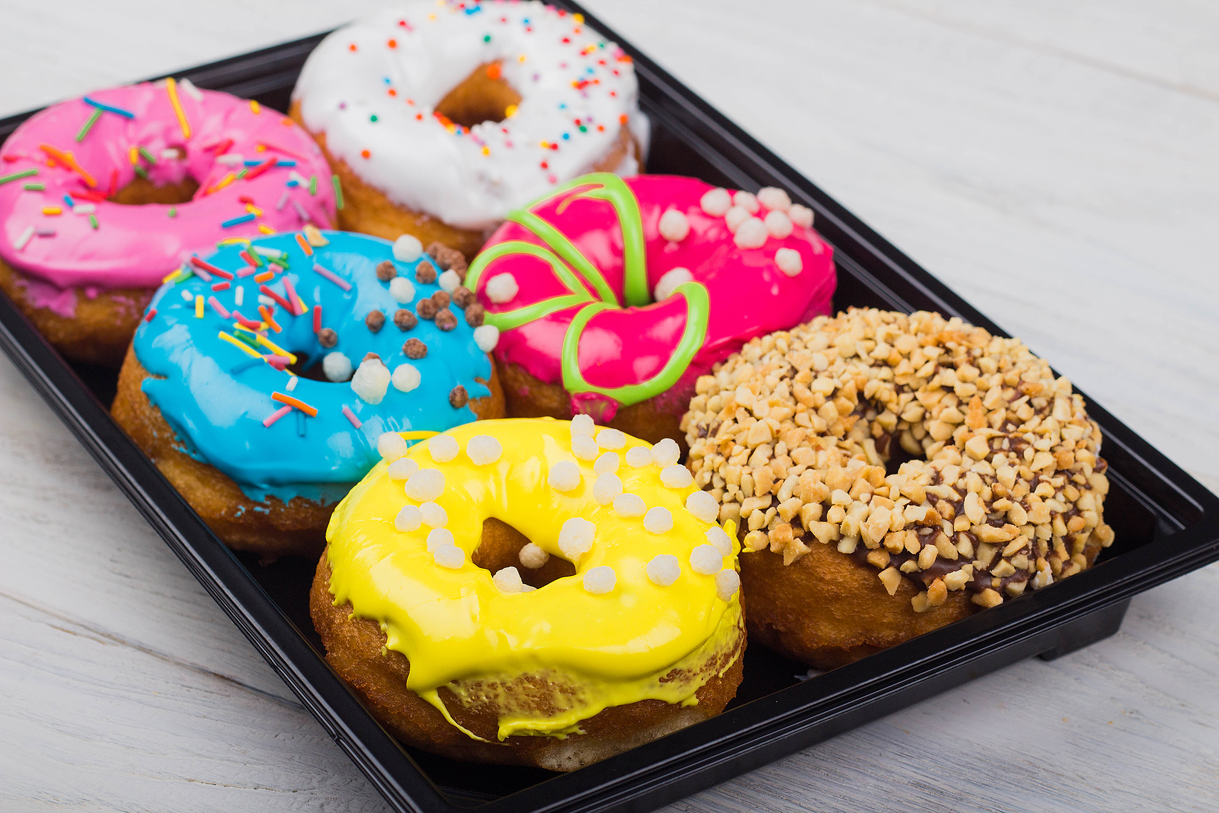 assorted-donuts-with-different-fillings-box_2400.png
