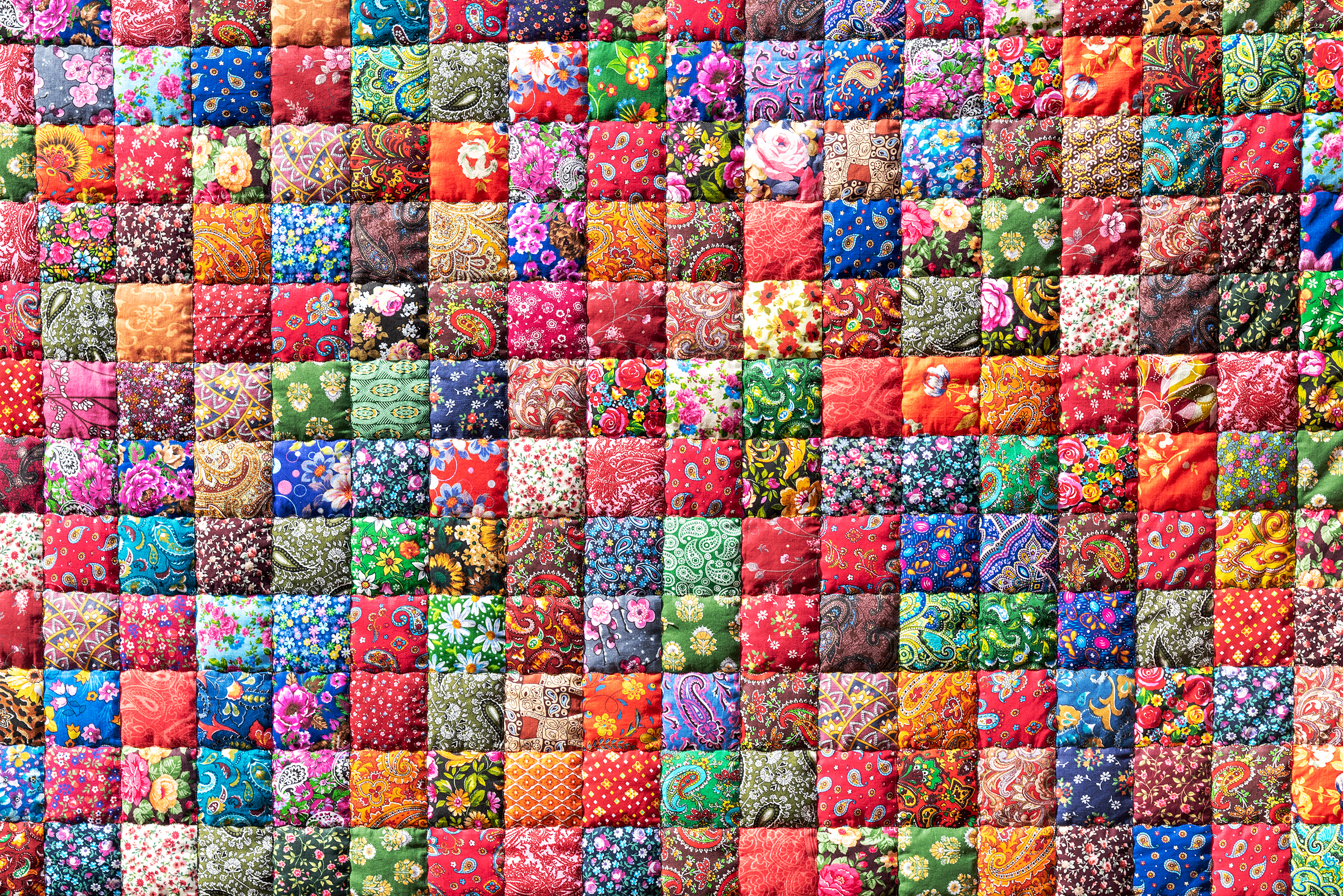 traditional-handmade-patchwork-with-geometric-flower-pattern_2400.png